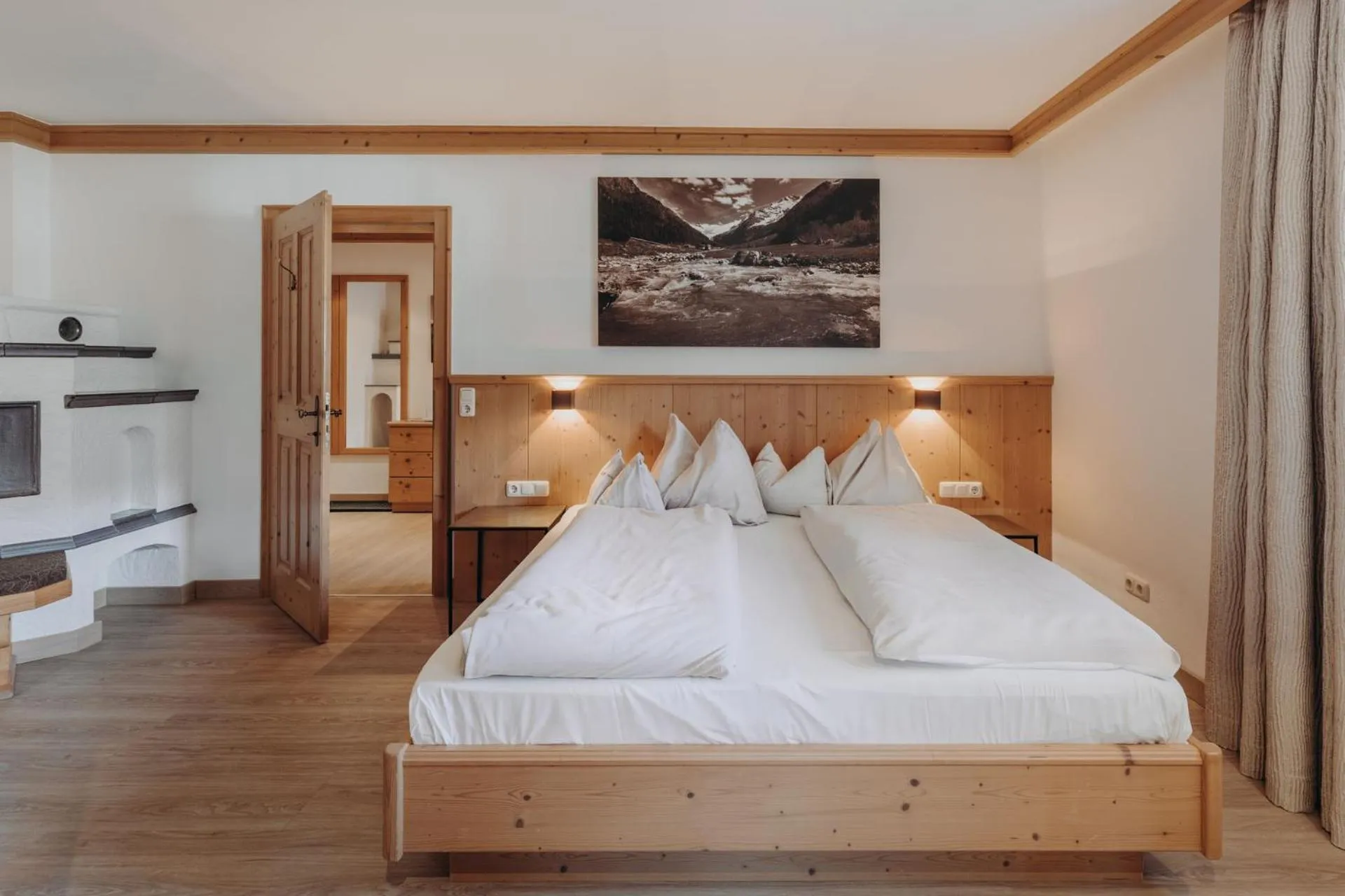 Bed in Habachklause Familien Bauernhof Resort