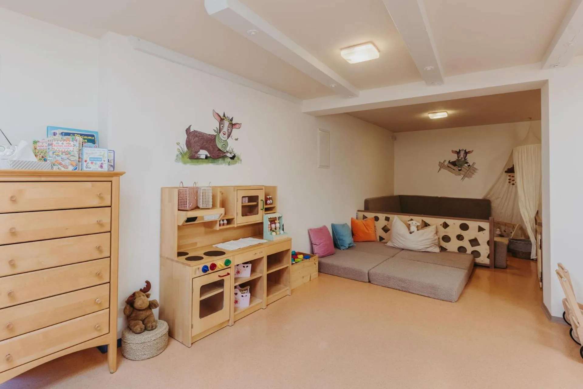 Kids's club, Bed in Habachklause Familien Bauernhof Resort