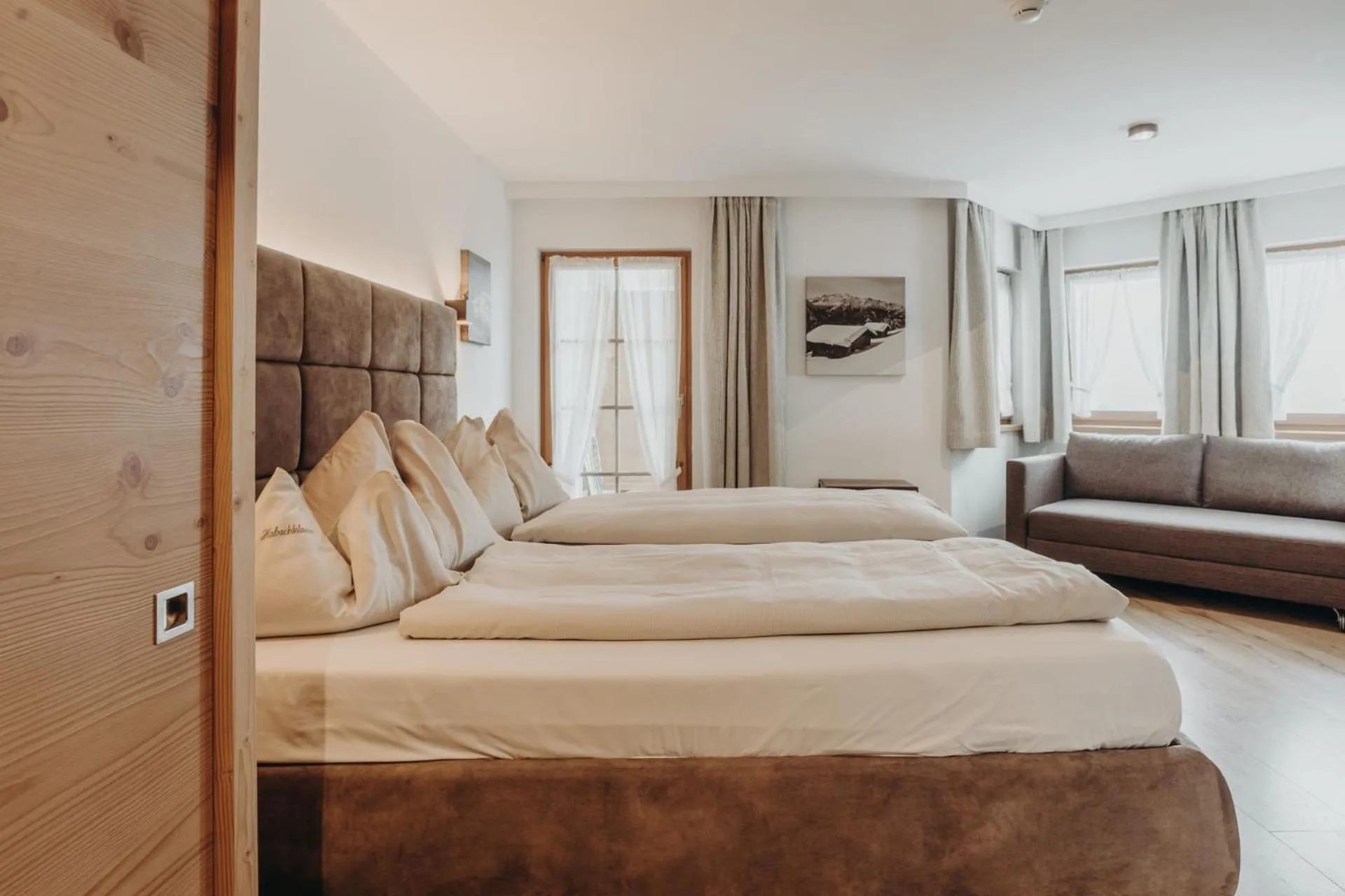 Bed in Habachklause Familien Bauernhof Resort