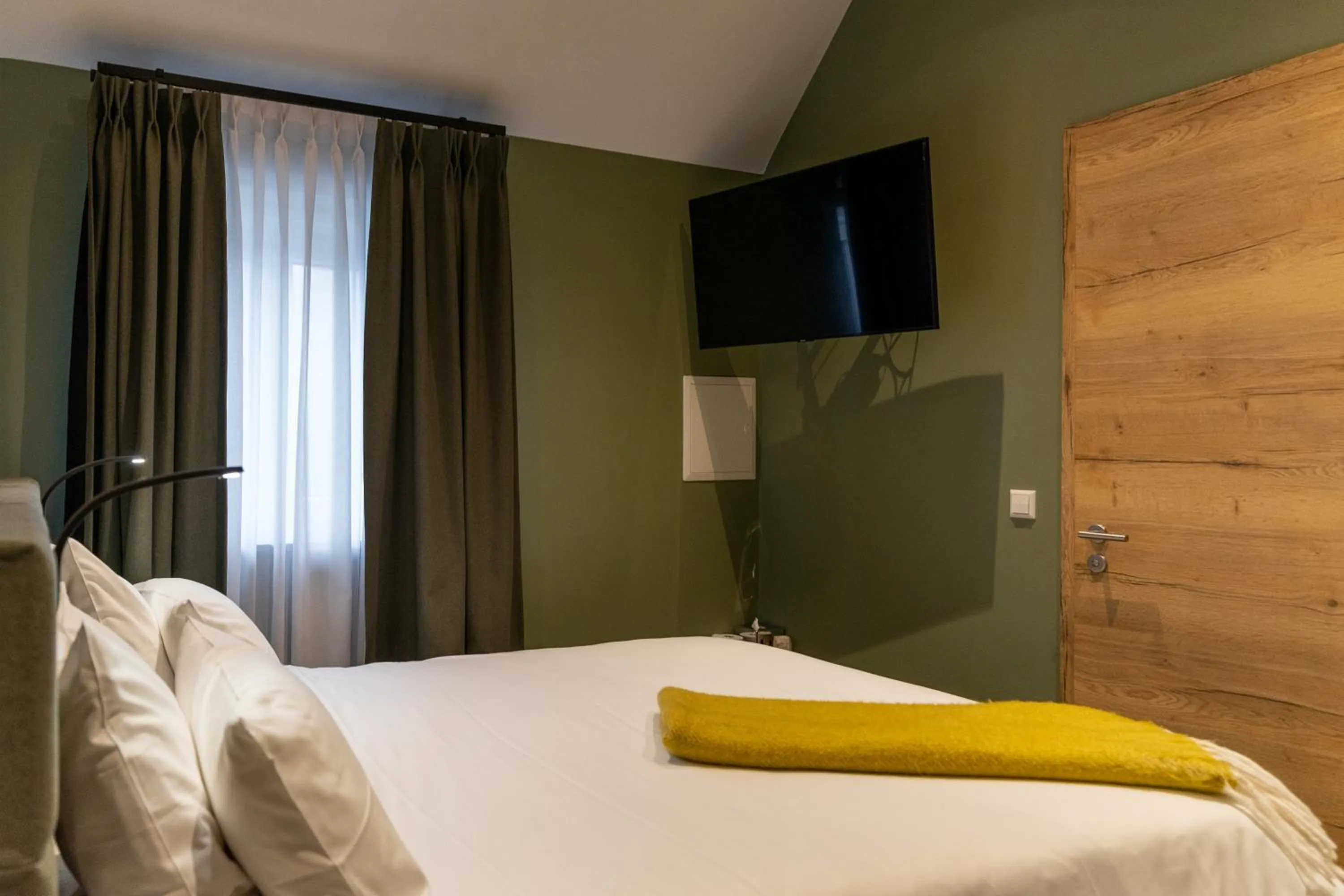 Bedroom, Bed in Hostellerie du Grünewald