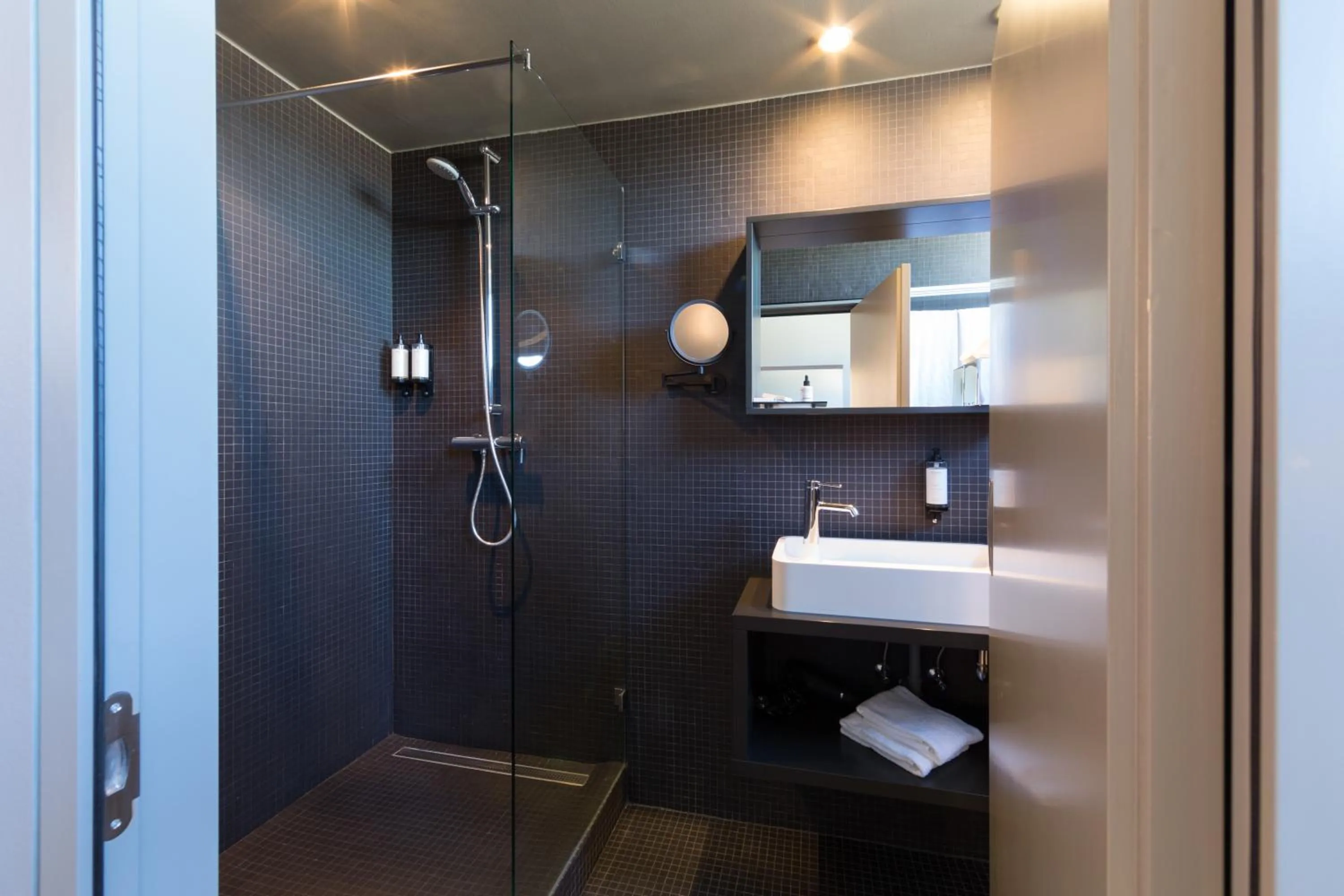 Shower in Hostellerie du Grünewald