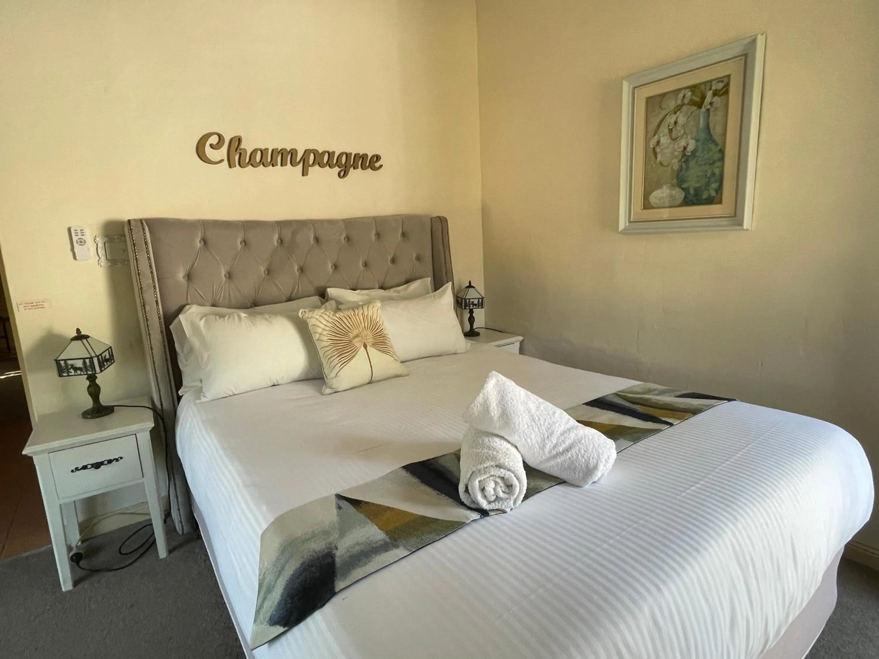 Bed in Villa Provence Estate