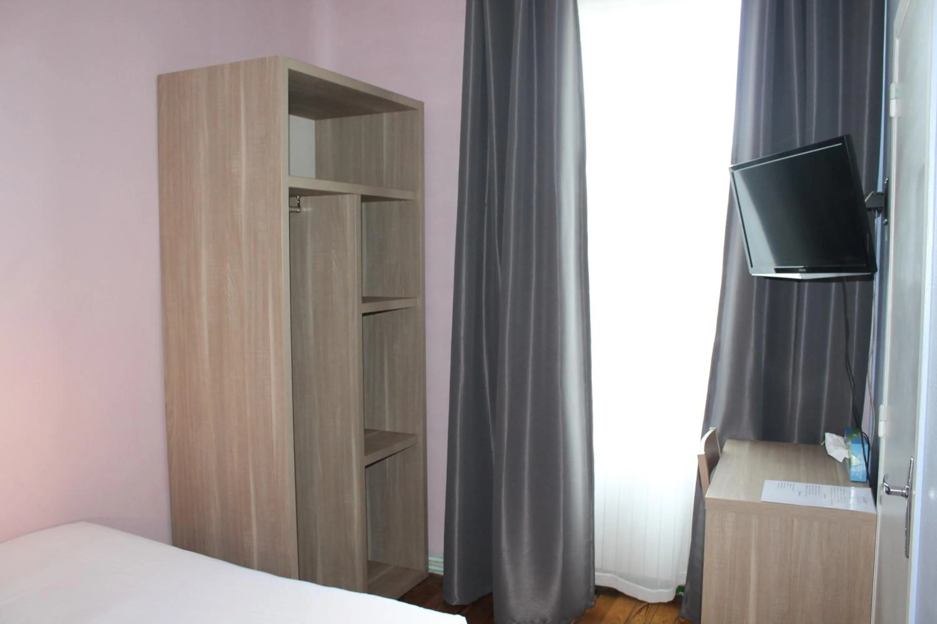 Bedroom, Bed in Hotel Napoléon