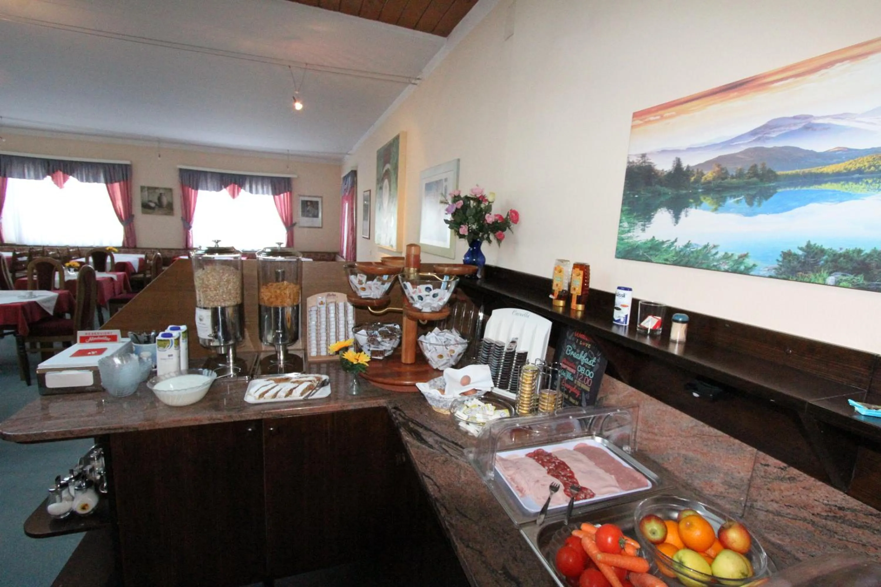 Food and drinks in Bed & Breakfast Eckwirt