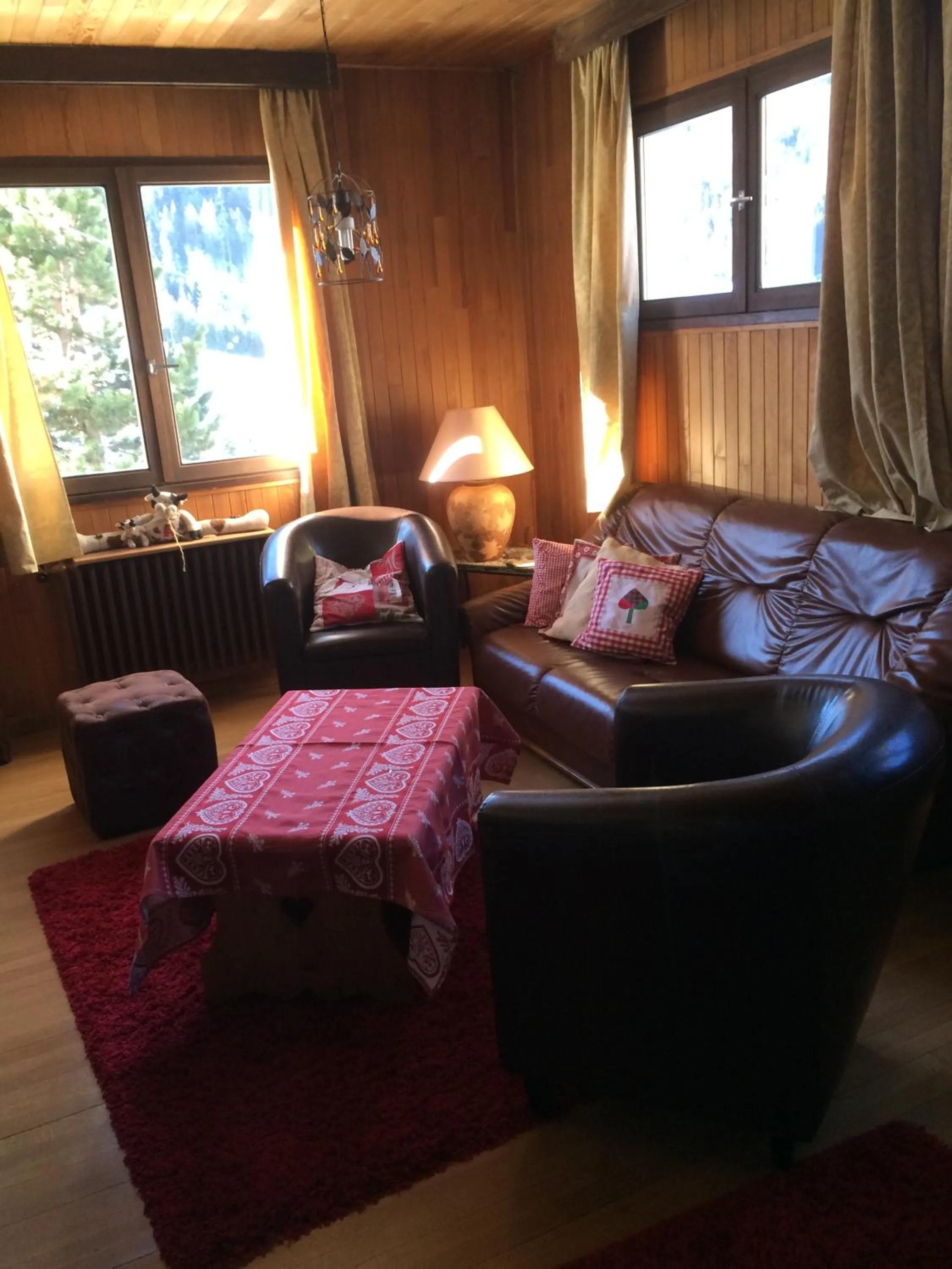 Communal lounge/ TV room, Bed in Chalet-Hôtel du Borderan