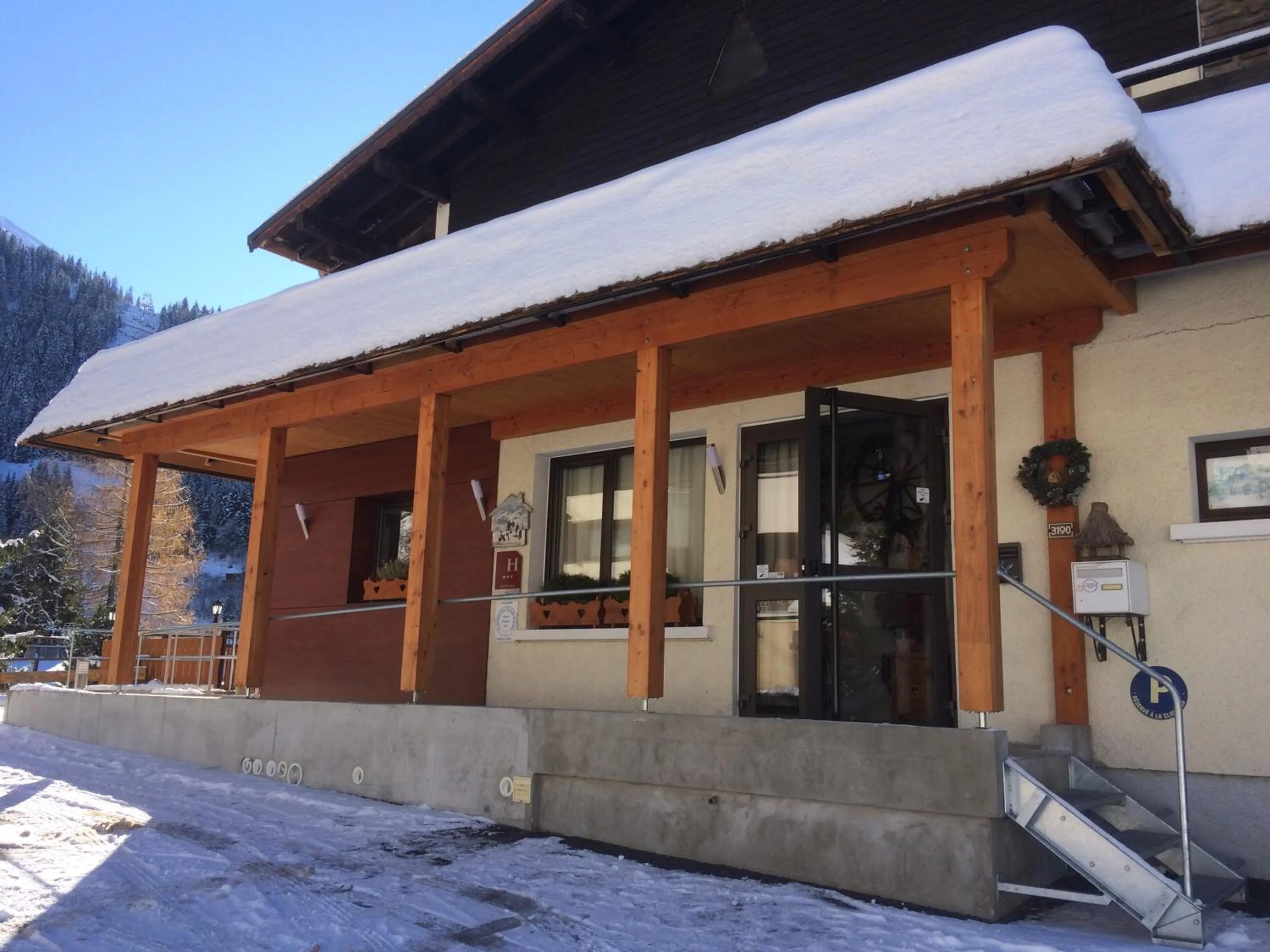 Facade/entrance in Chalet-Hôtel du Borderan