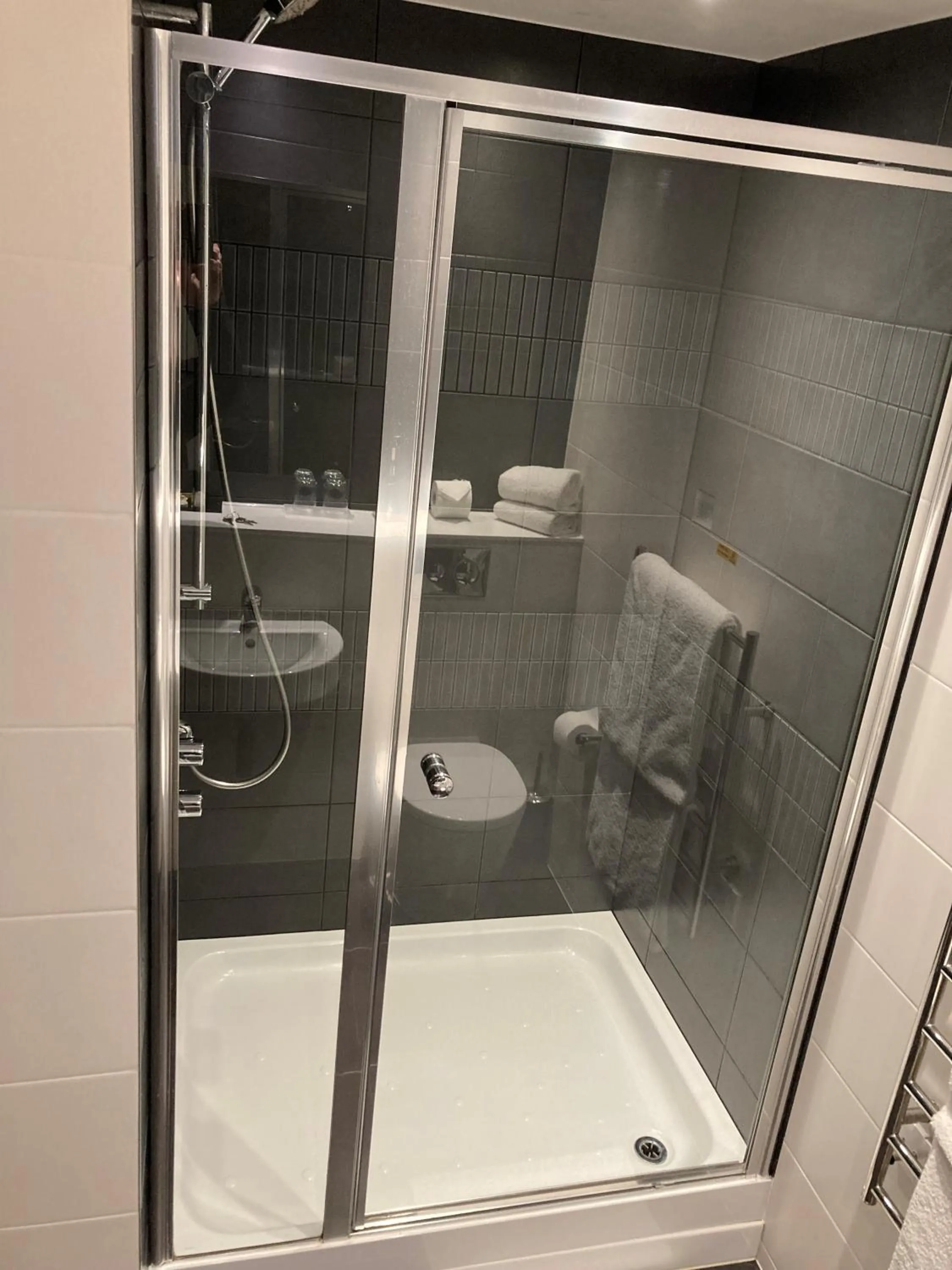 Shower in George Albert Hotel & Spa