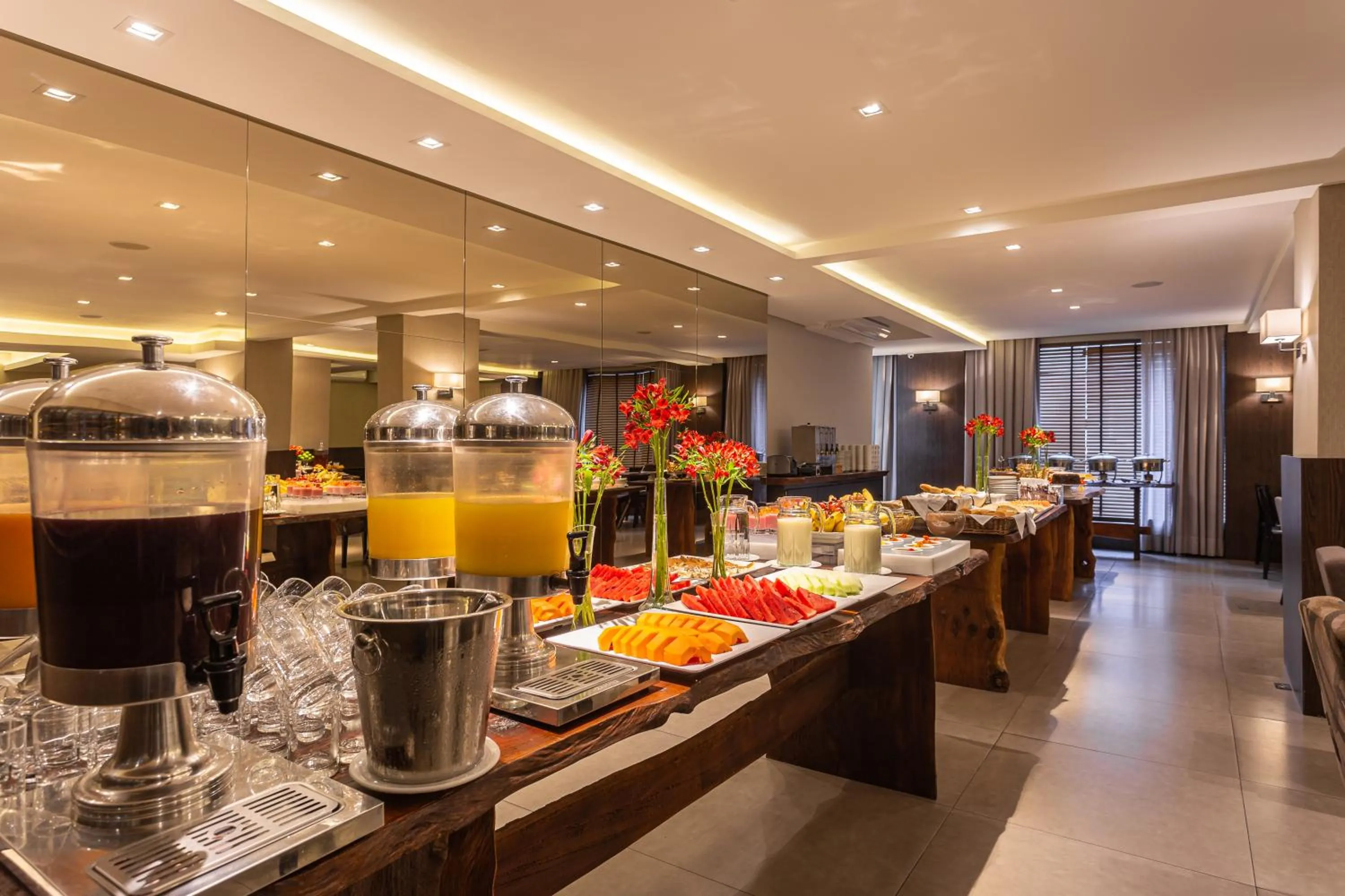 Restaurant/places to eat in Faial Prime Suítes