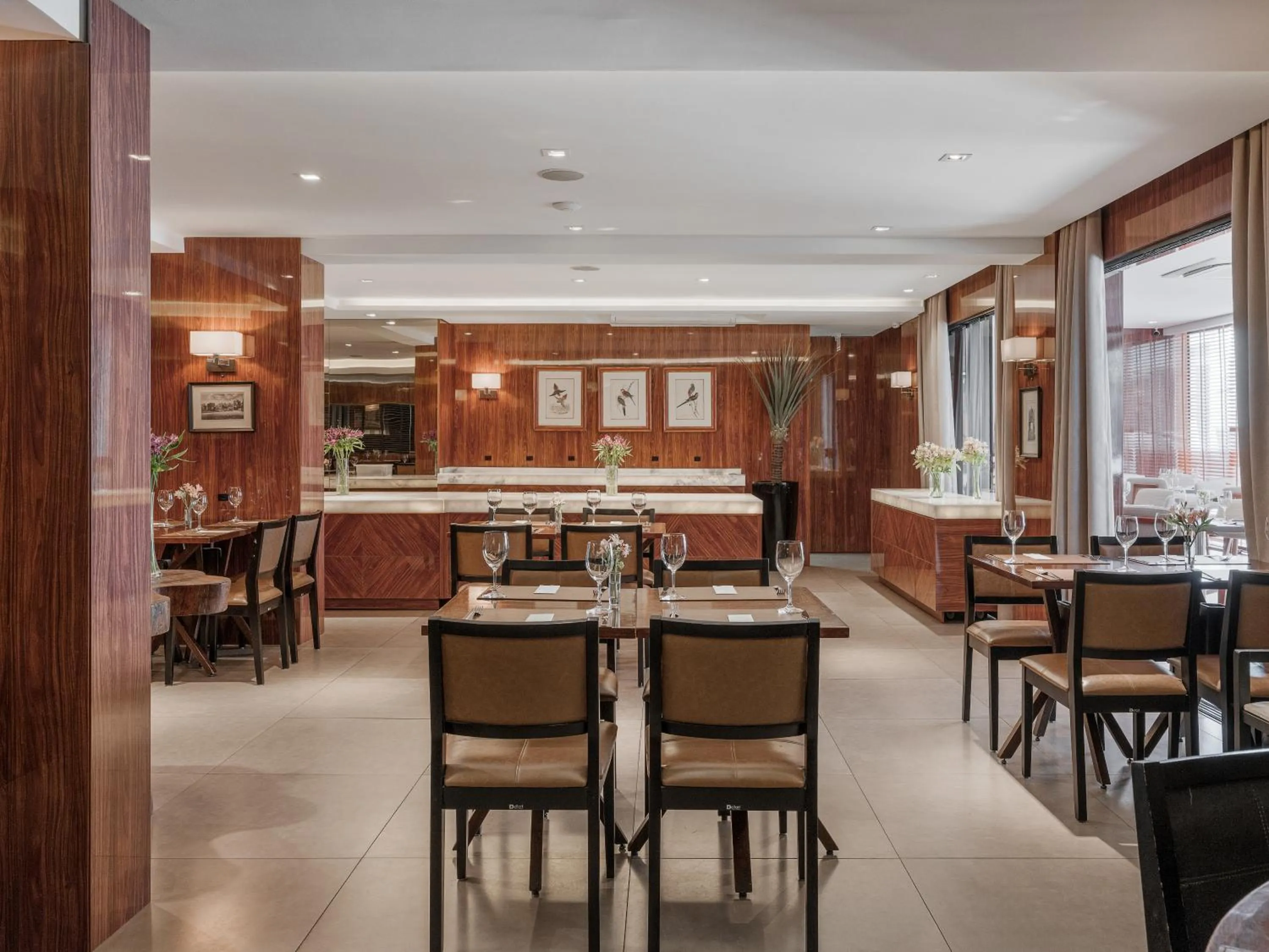 Dining area in Faial Prime Suítes