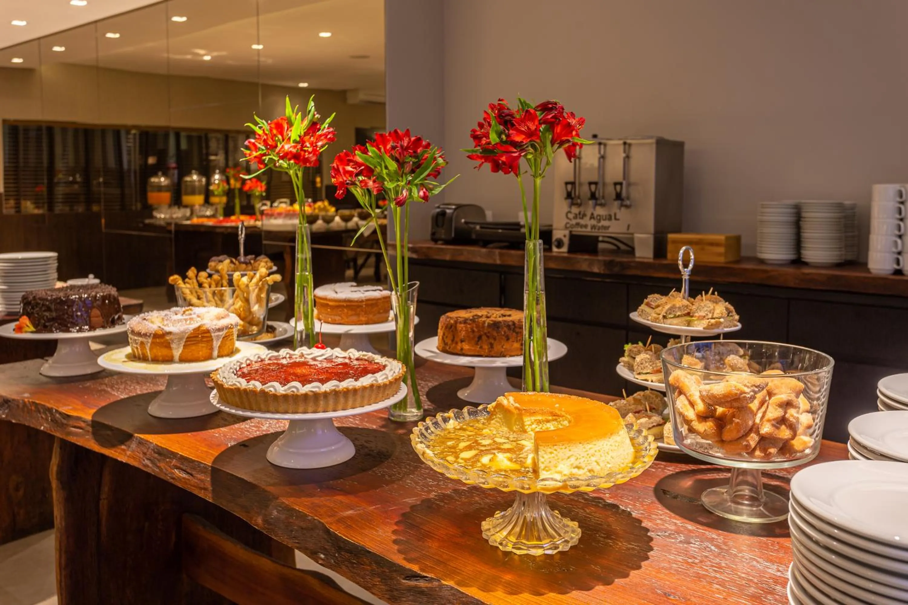 Food and drinks in Faial Prime Suítes