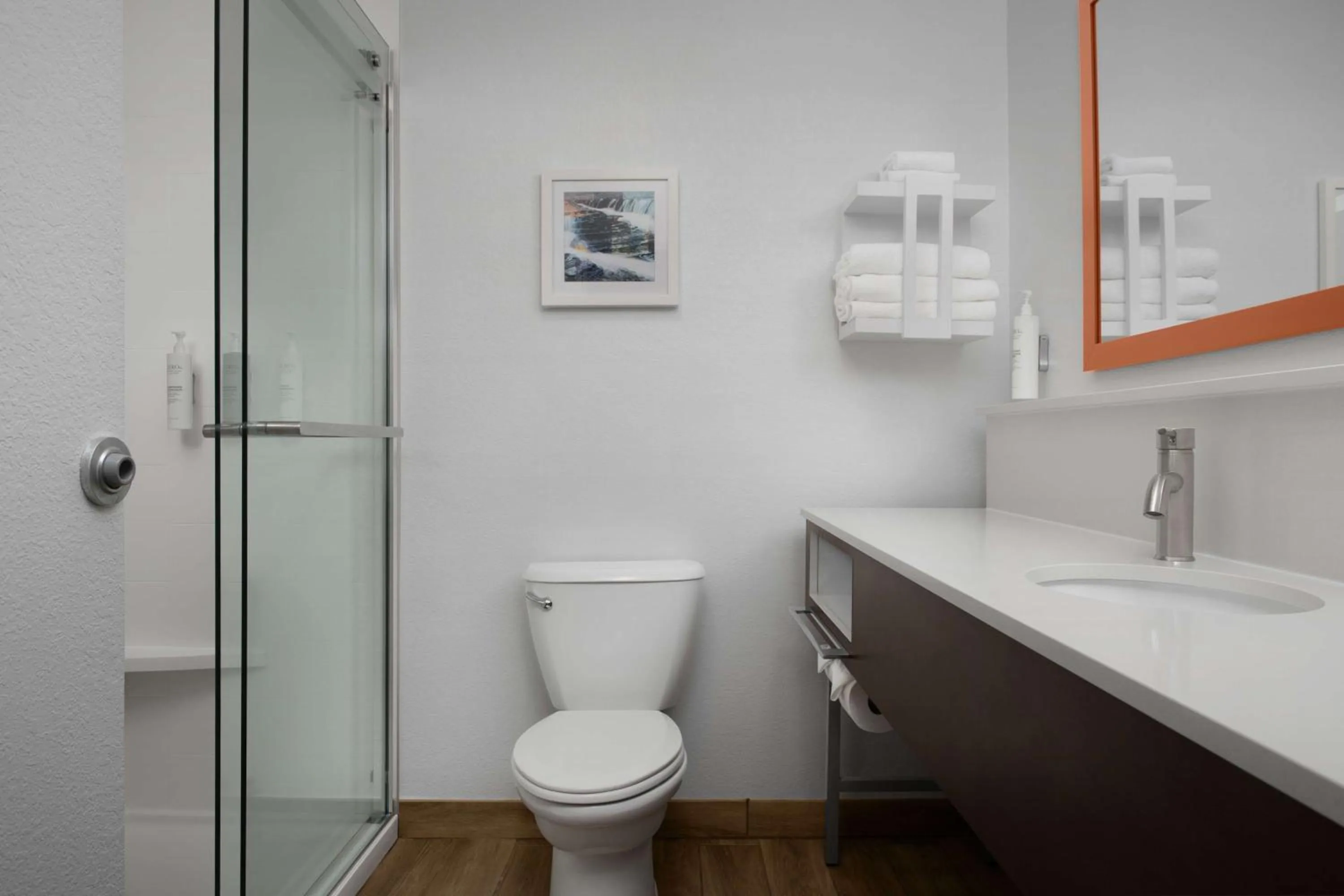 Bathroom in Hampton Inn Russellville