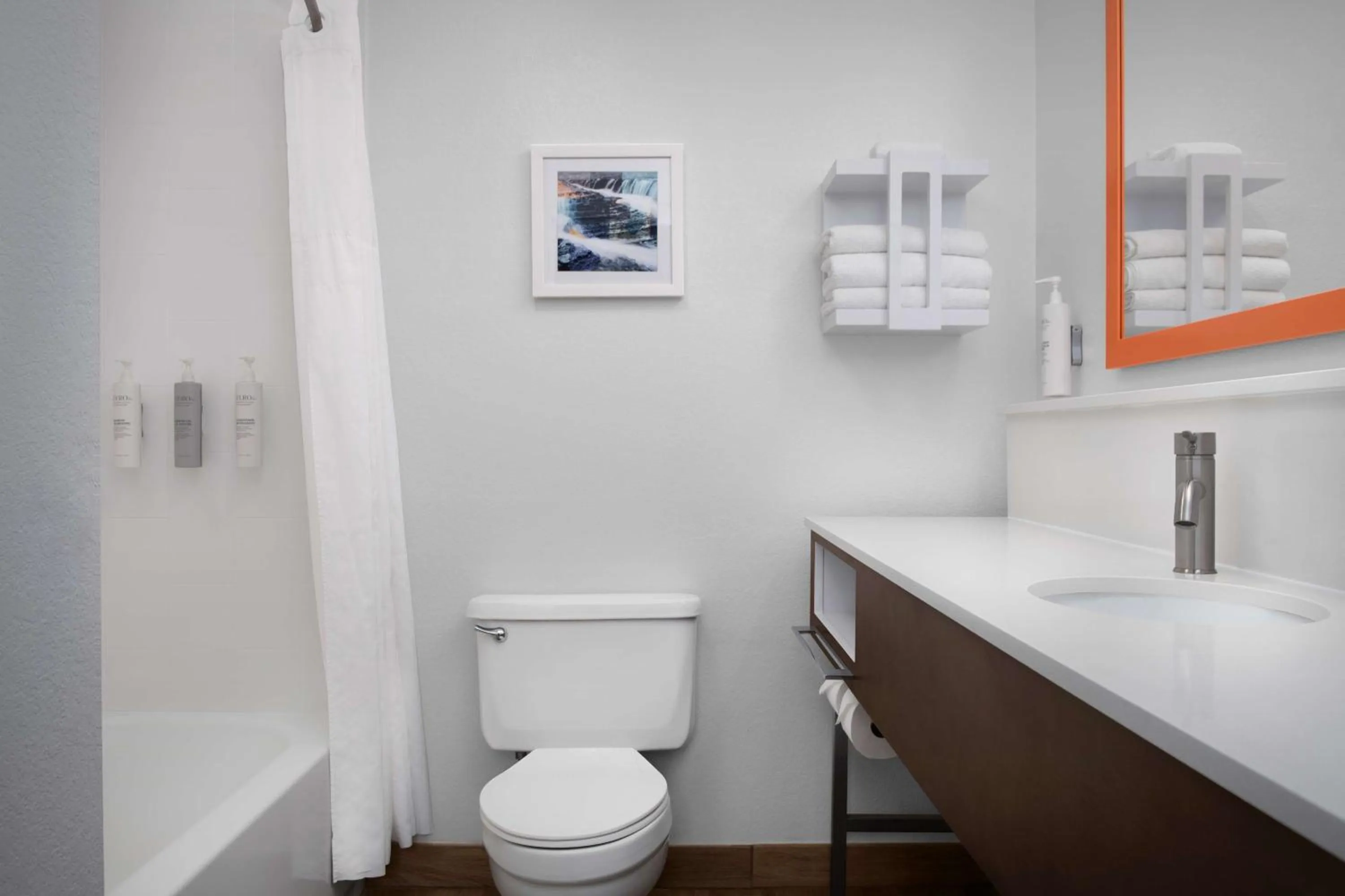 Bathroom in Hampton Inn Russellville