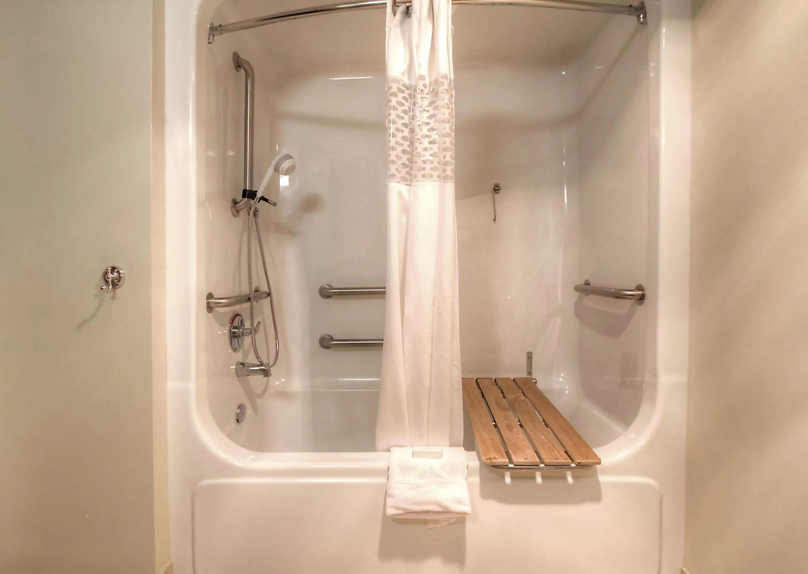 Bathroom in Hampton Inn Russellville