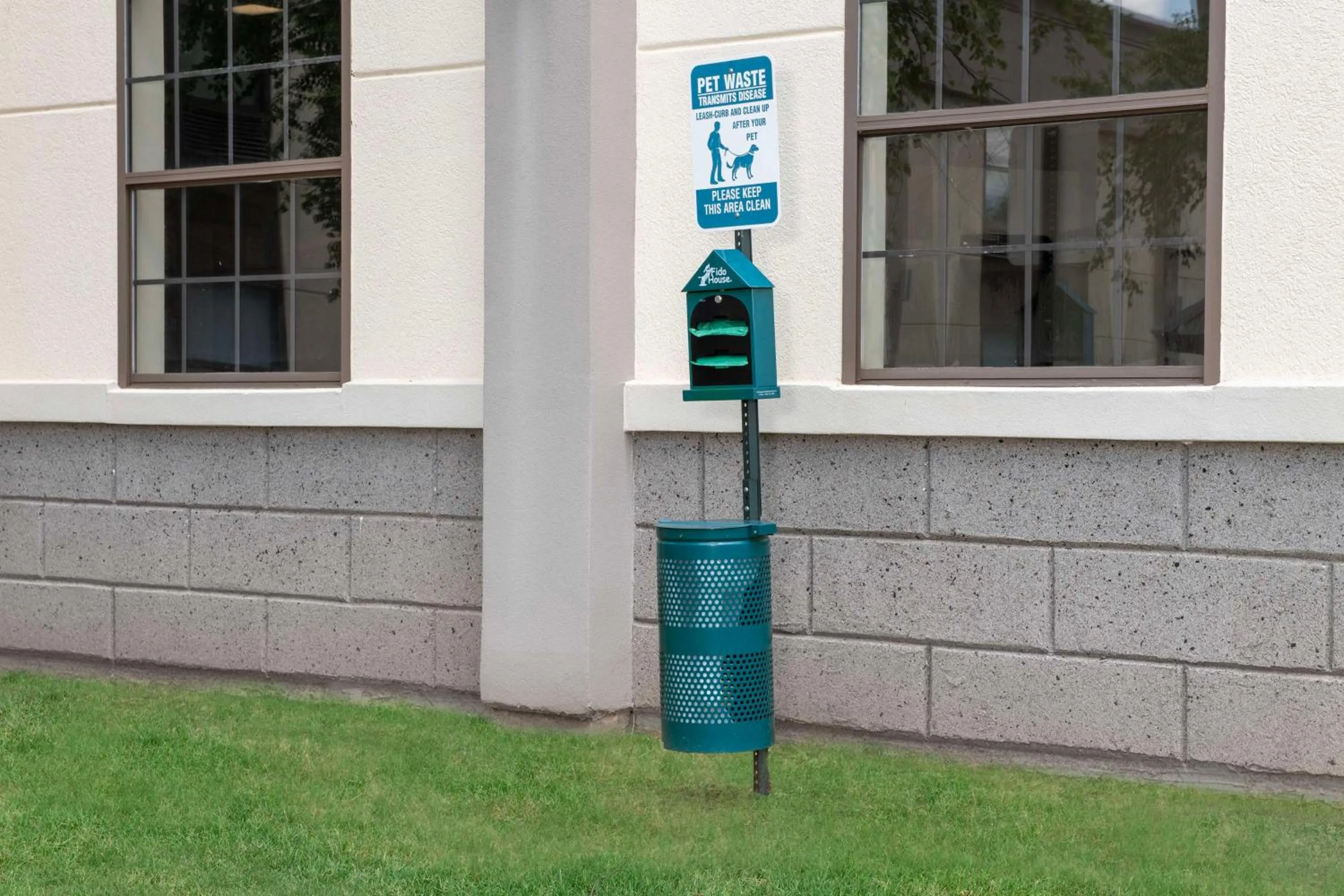 Property building in Hampton Inn Russellville