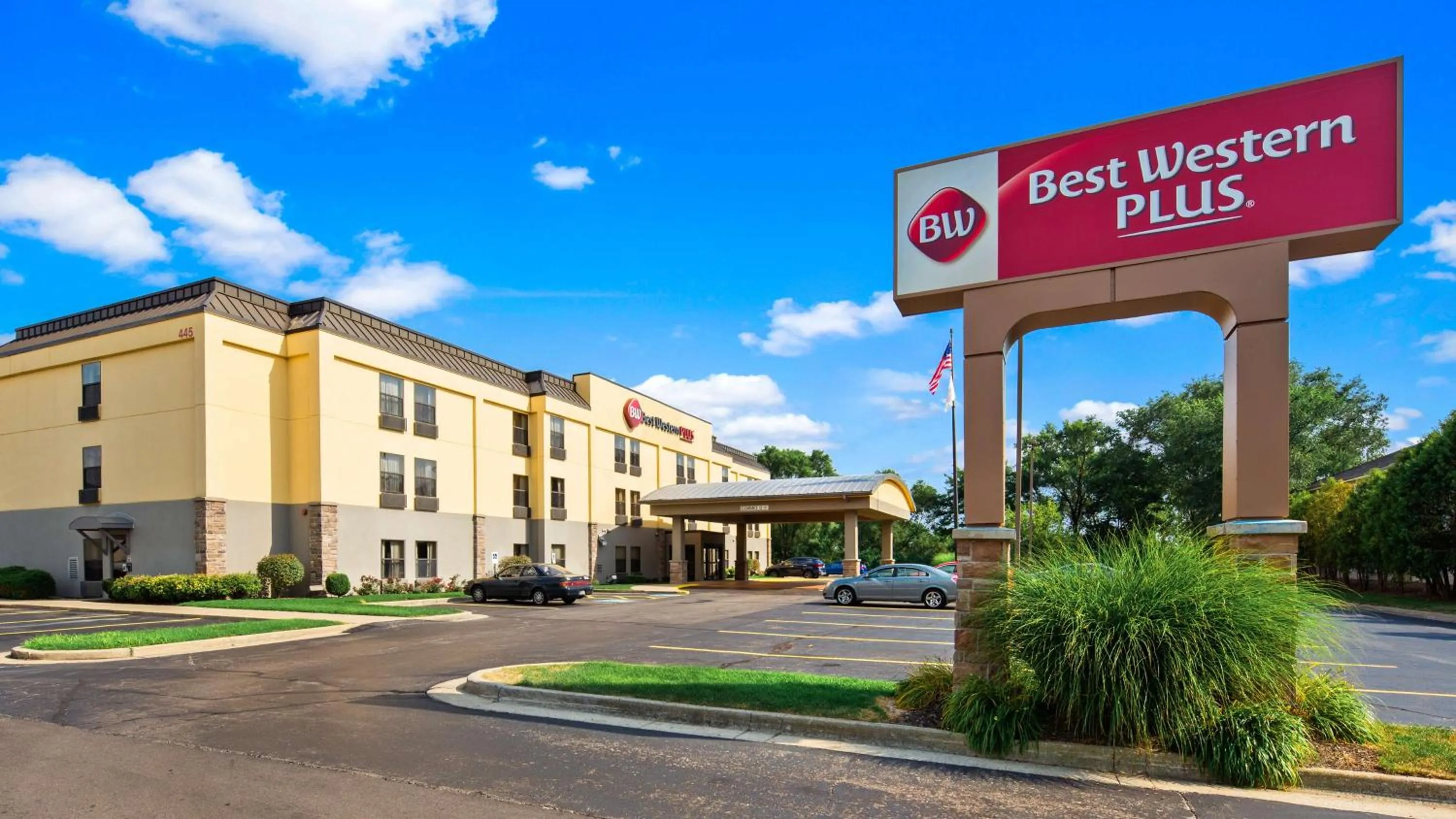 Property building in Best Western Plus Mishawaka Inn