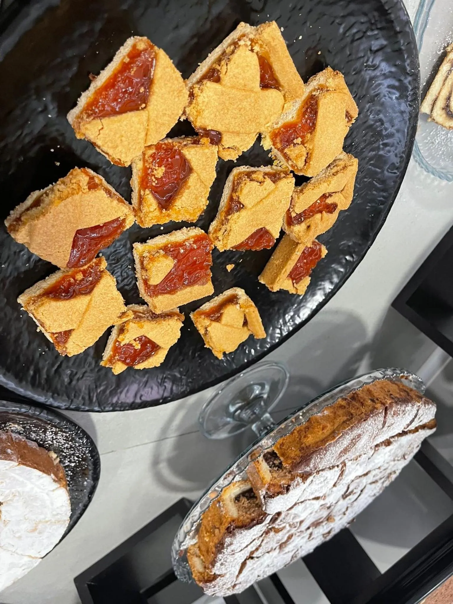 Restaurant/places to eat in Hotel Scarlet