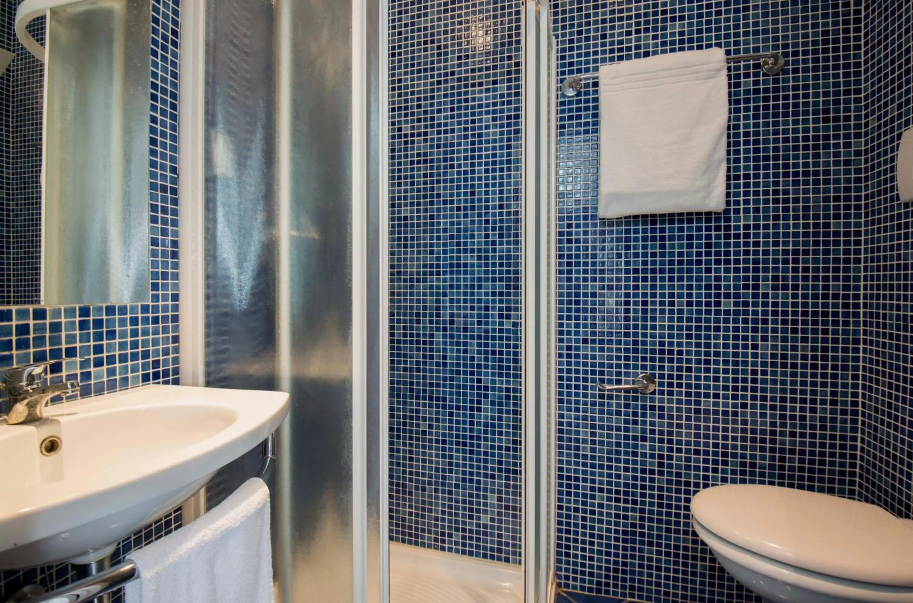 Shower in Hotel Scarlet