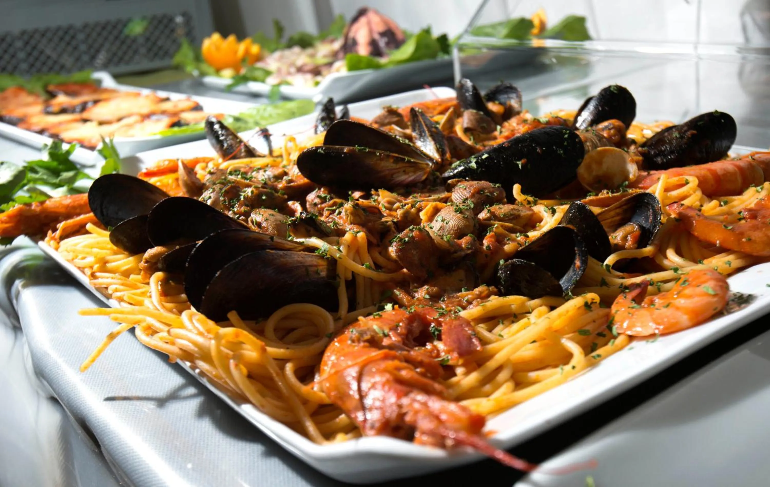 Restaurant/places to eat in Hotel Scarlet