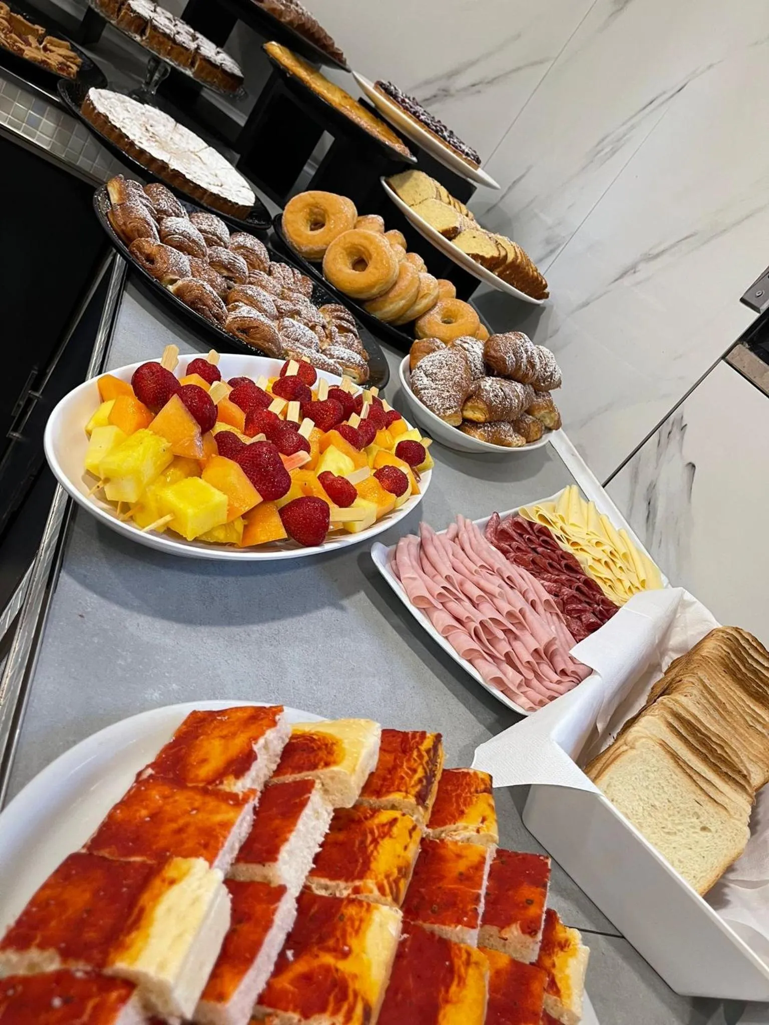 Restaurant/places to eat in Hotel Scarlet