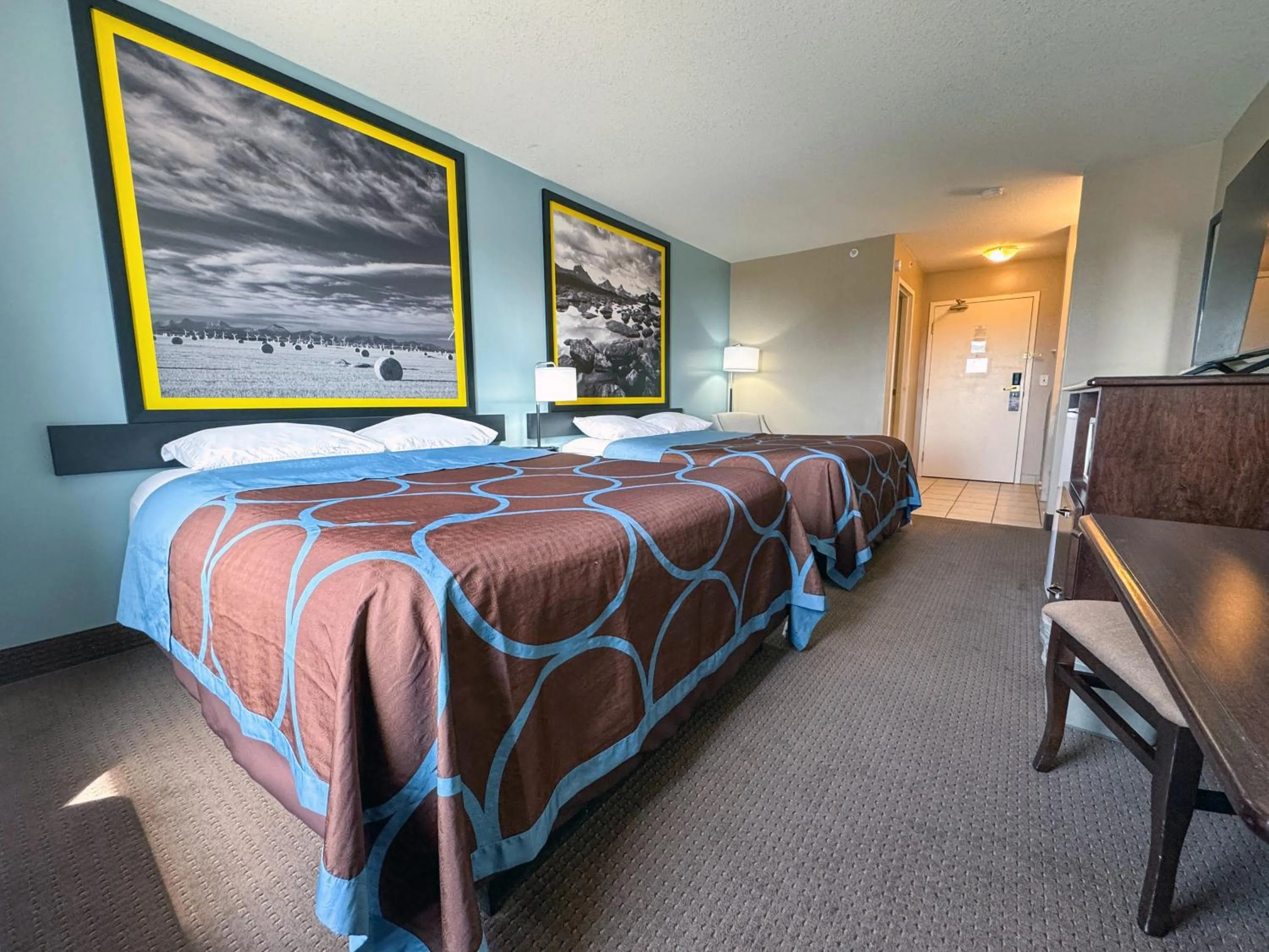 Bedroom, Bed in Super 8 by Wyndham Edmonton South