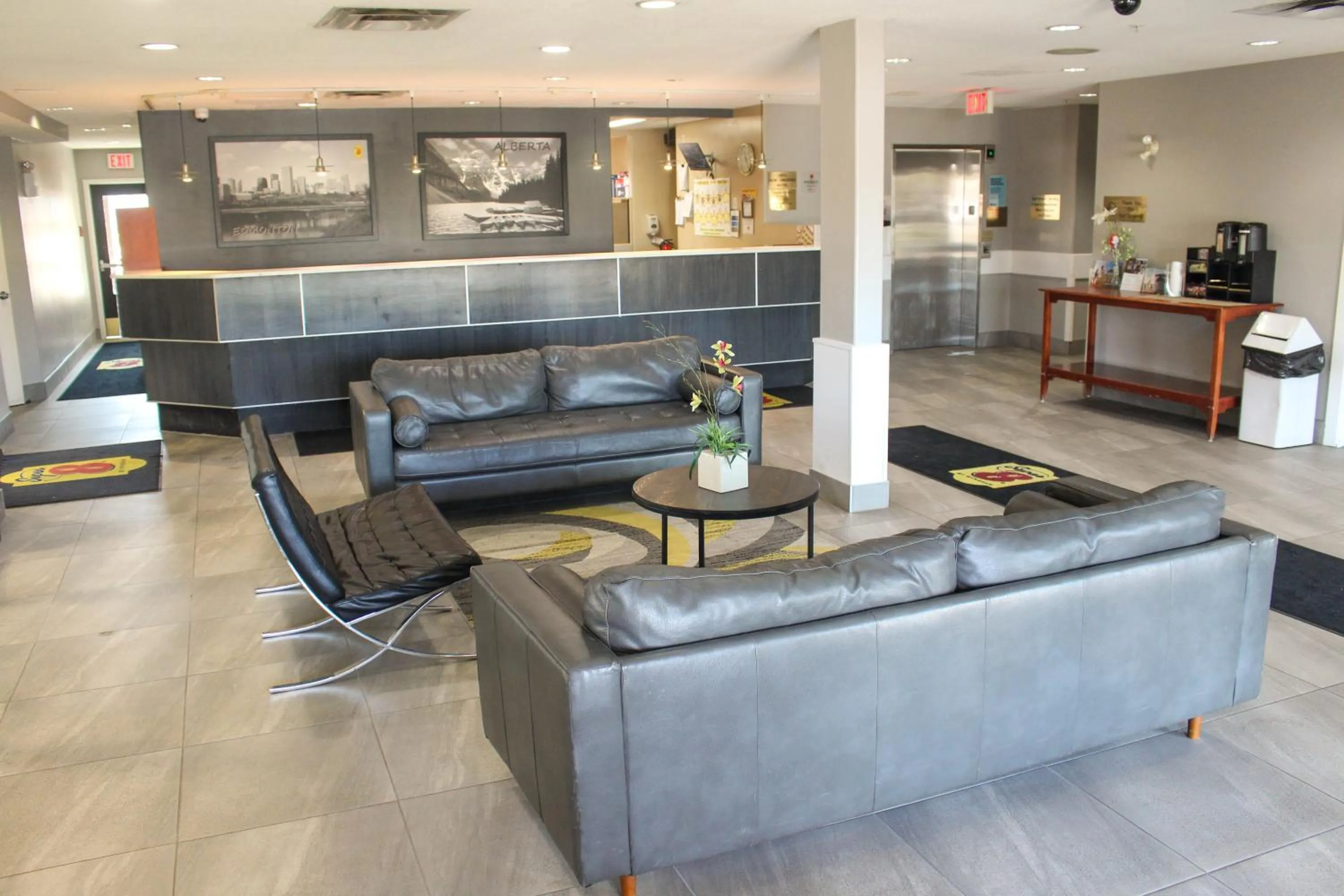 Lobby or reception in Super 8 by Wyndham Edmonton South