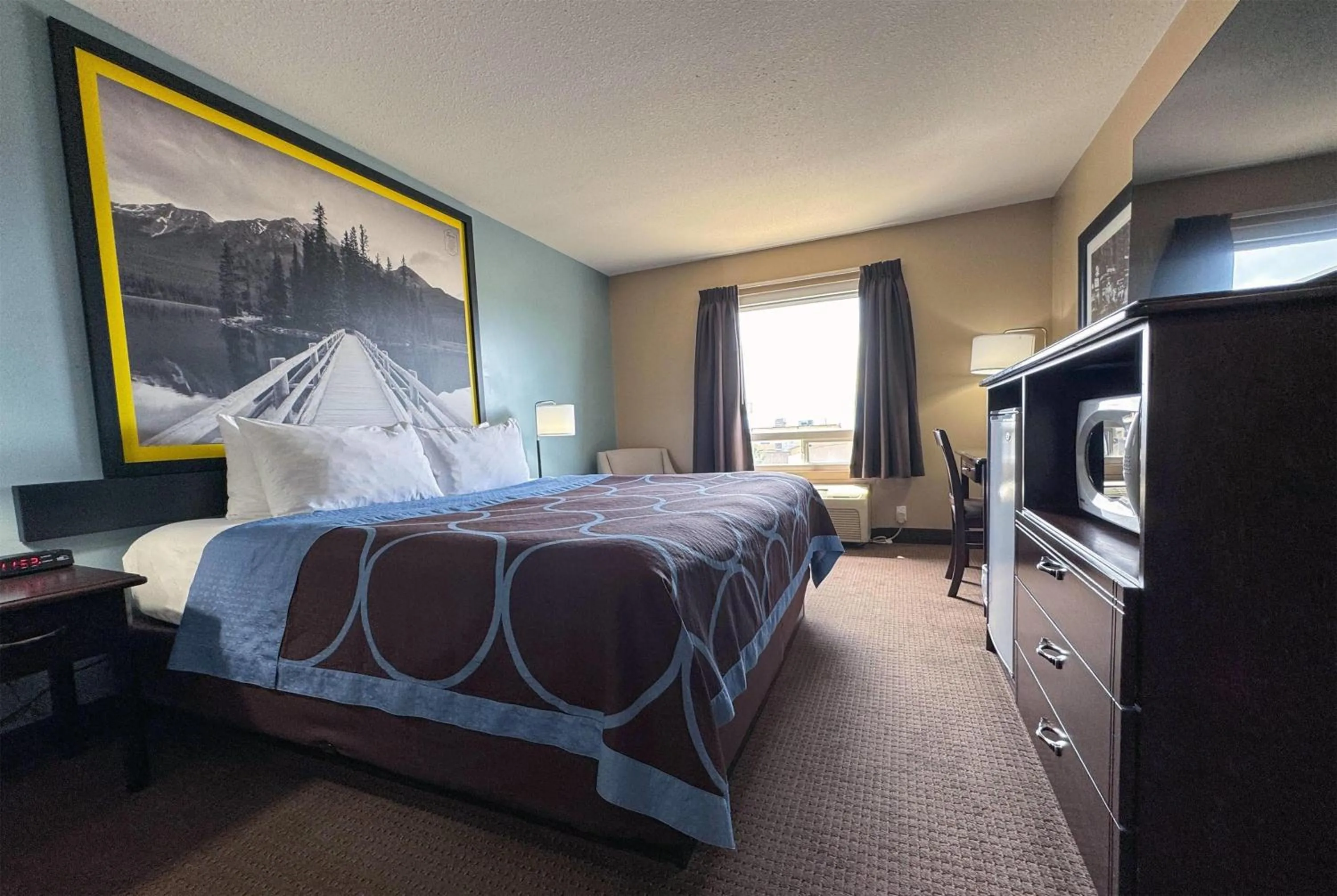 Photo of the whole room, Bed in Super 8 by Wyndham Edmonton South