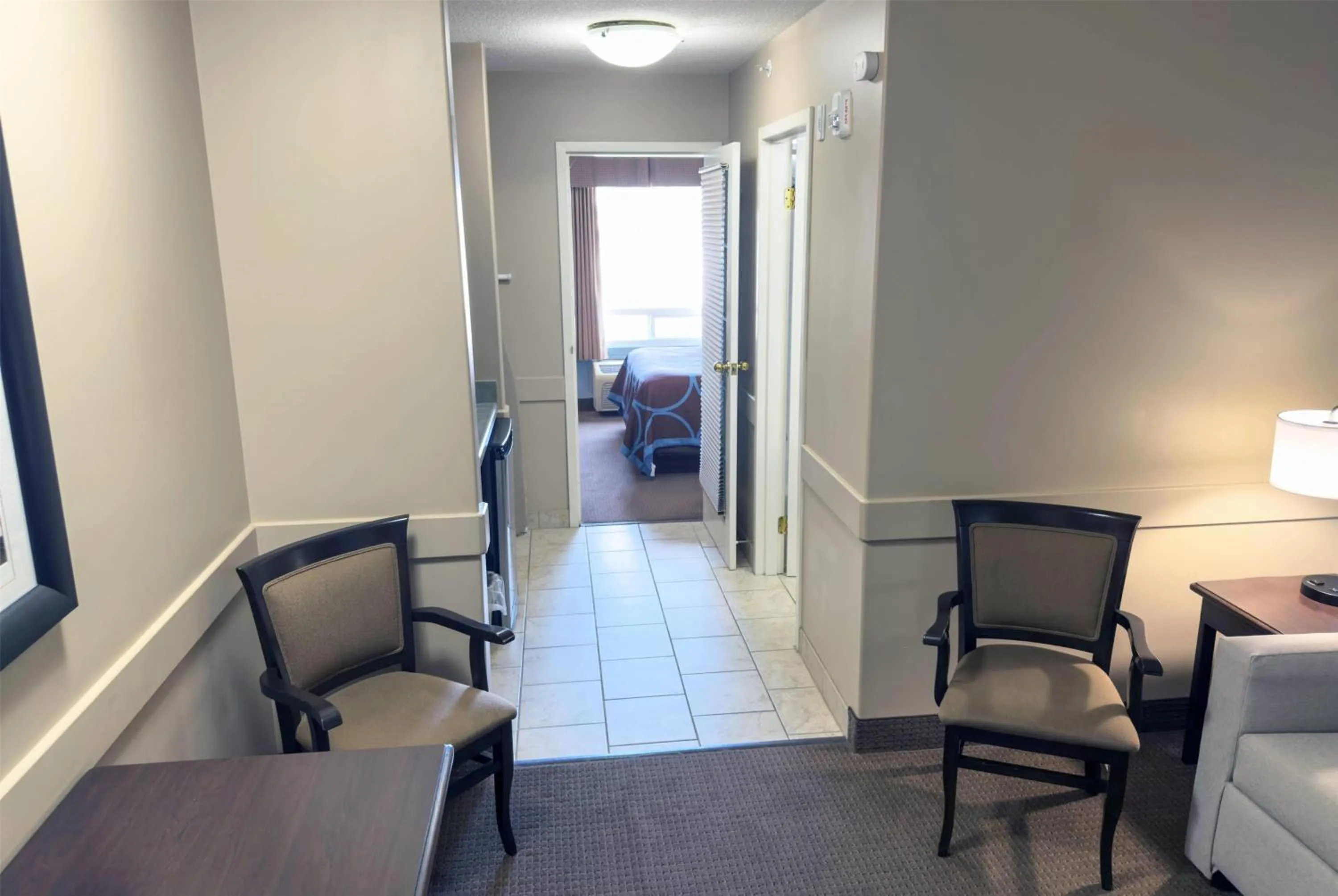 Photo of the whole room in Super 8 by Wyndham Edmonton South