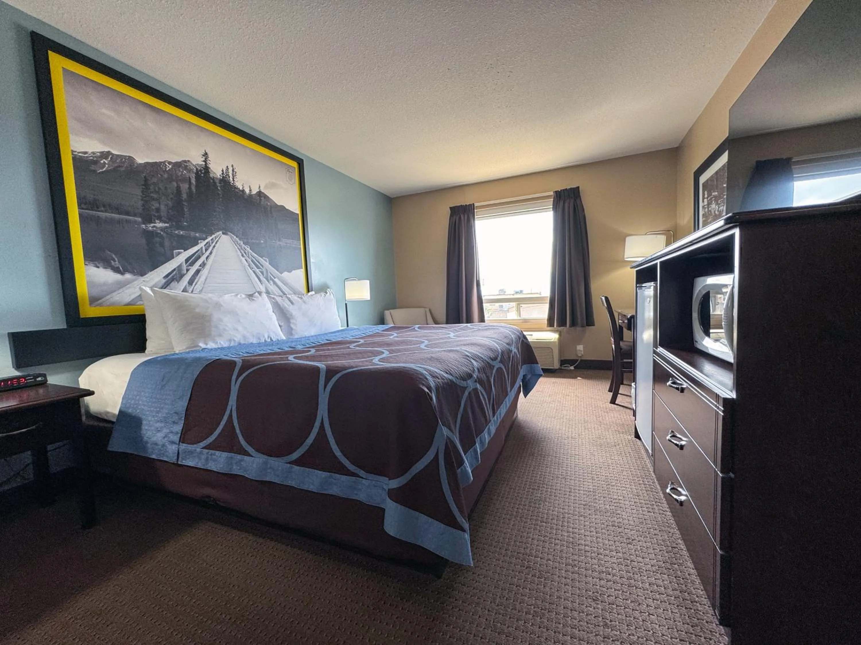 Bedroom, Bed in Super 8 by Wyndham Edmonton South