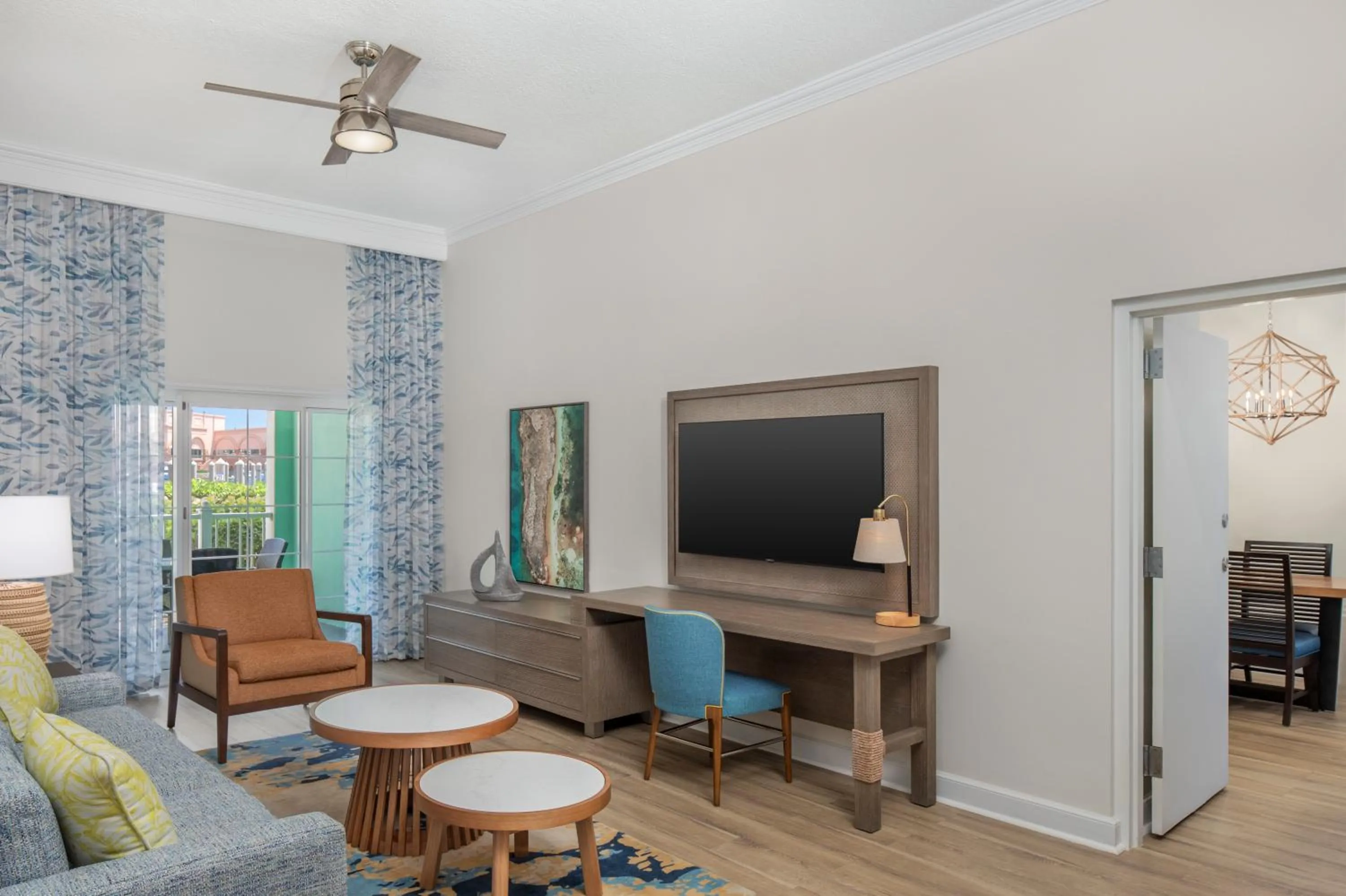 Living room in Harborside Resort & Vacation Rentals at Atlantis