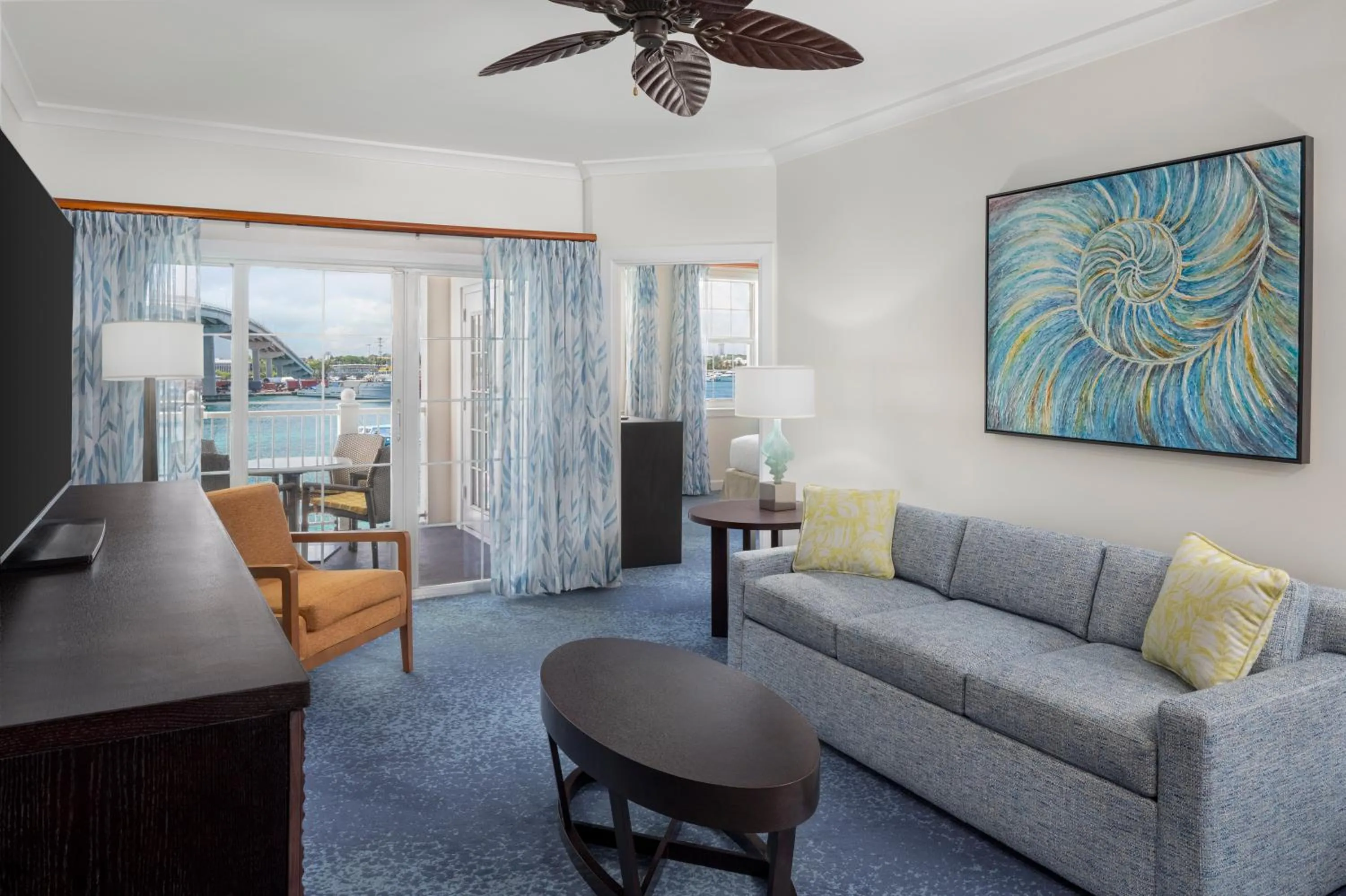 Living room in Harborside Resort & Vacation Rentals at Atlantis