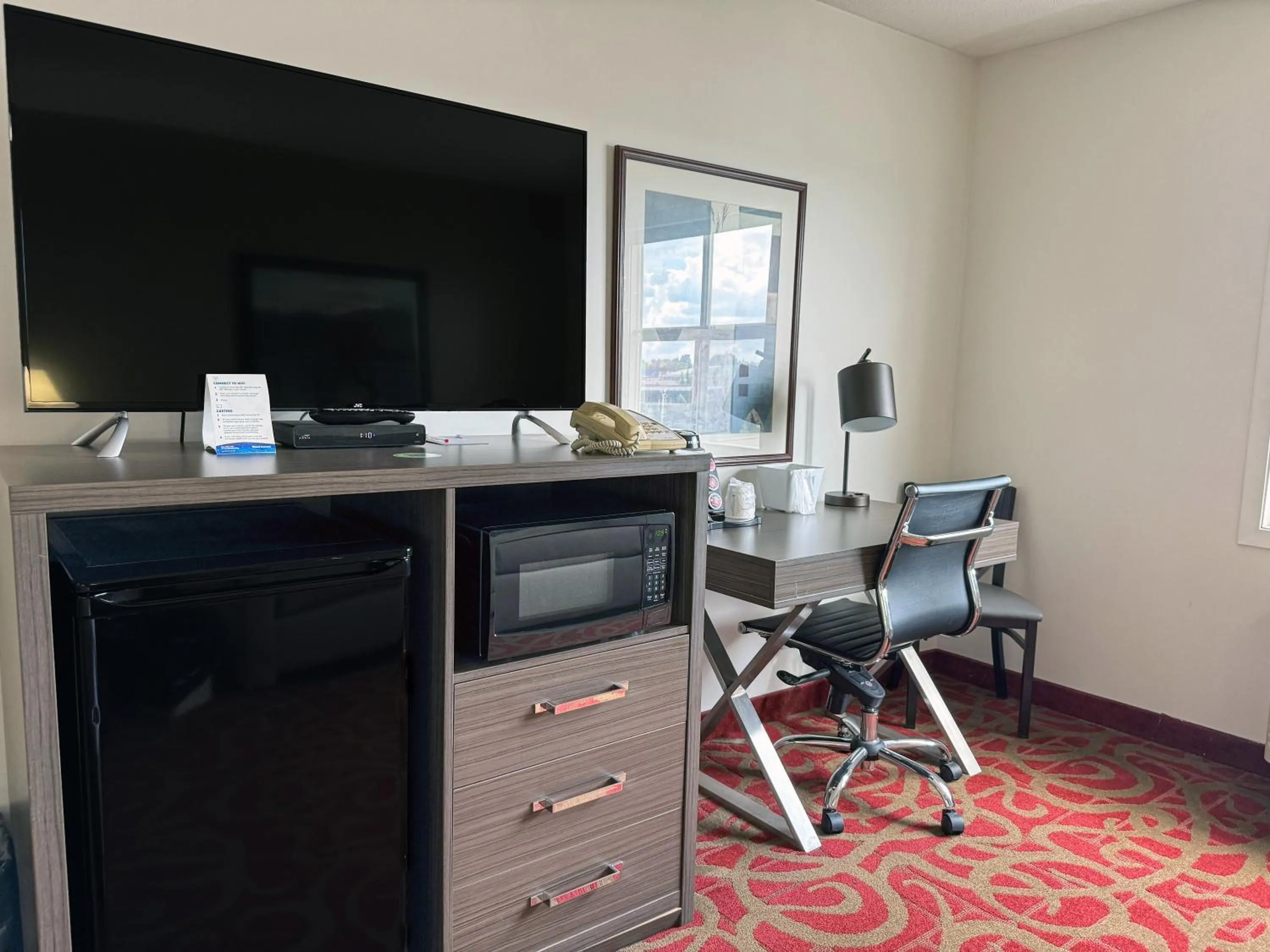 TV and multimedia in Ramada by Wyndham Sherwood Park
