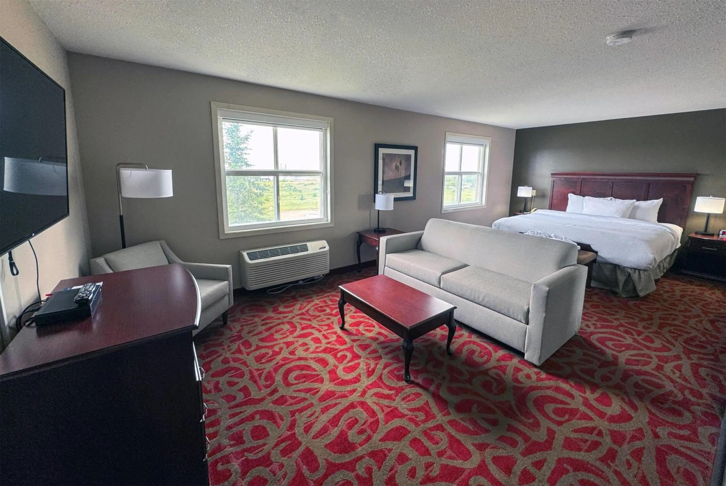 Photo of the whole room, Bed in Ramada by Wyndham Sherwood Park
