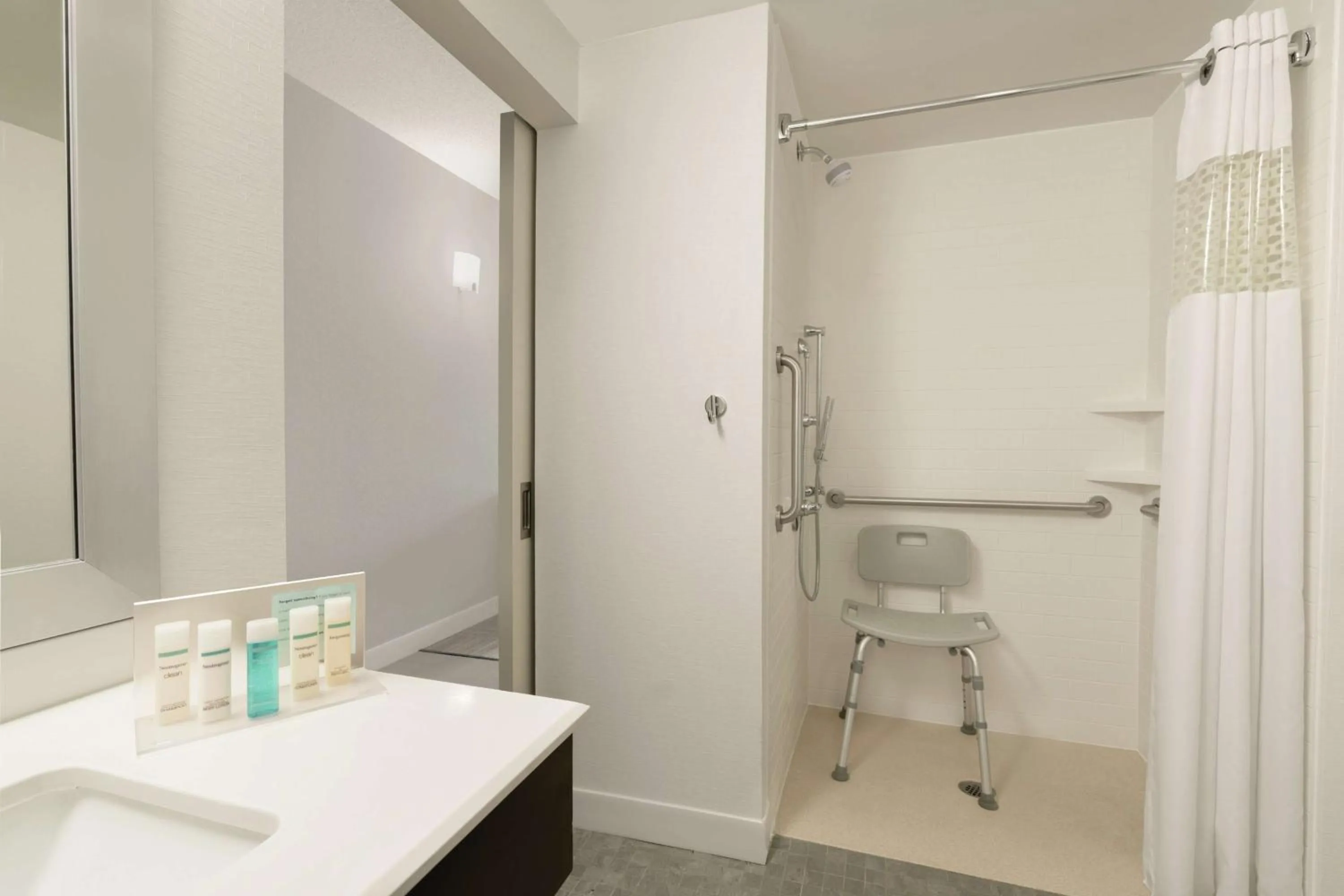 Bathroom in Hampton Inn Reading/Wyomissing