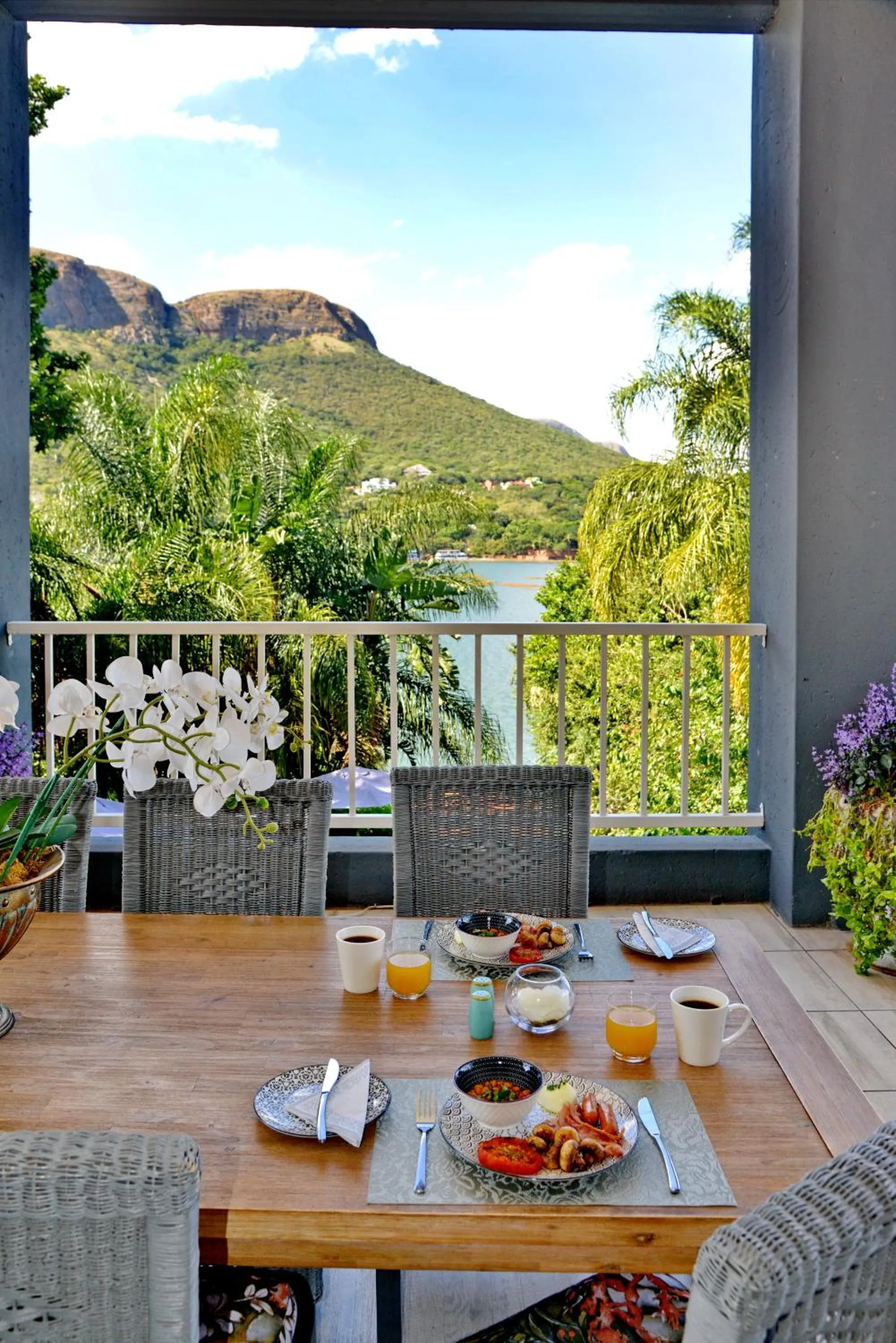 Breakfast in The Shore House