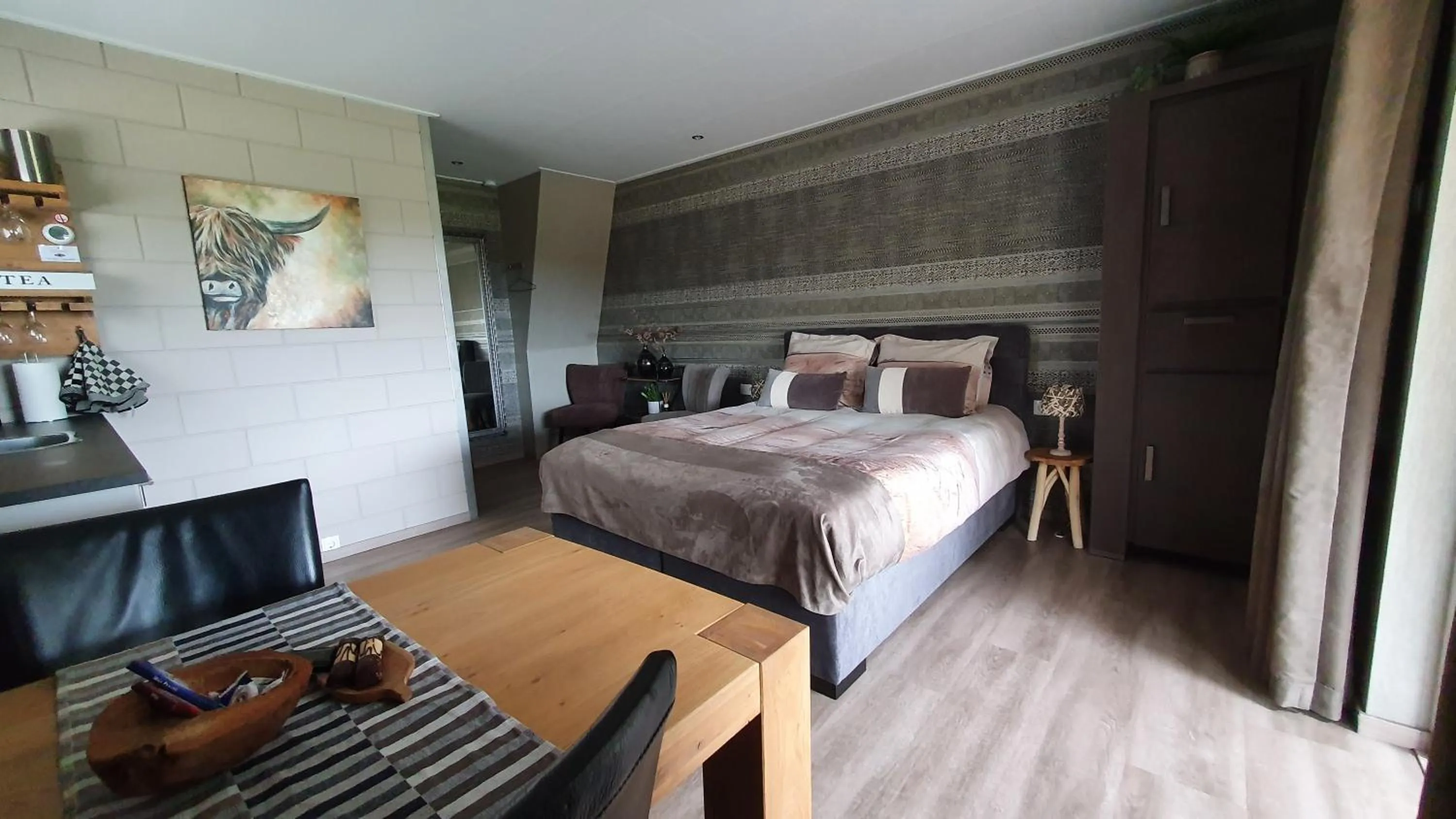 Living room, Bed in B&B Hertenhoef, Fluitenberg (Hoogeveen)