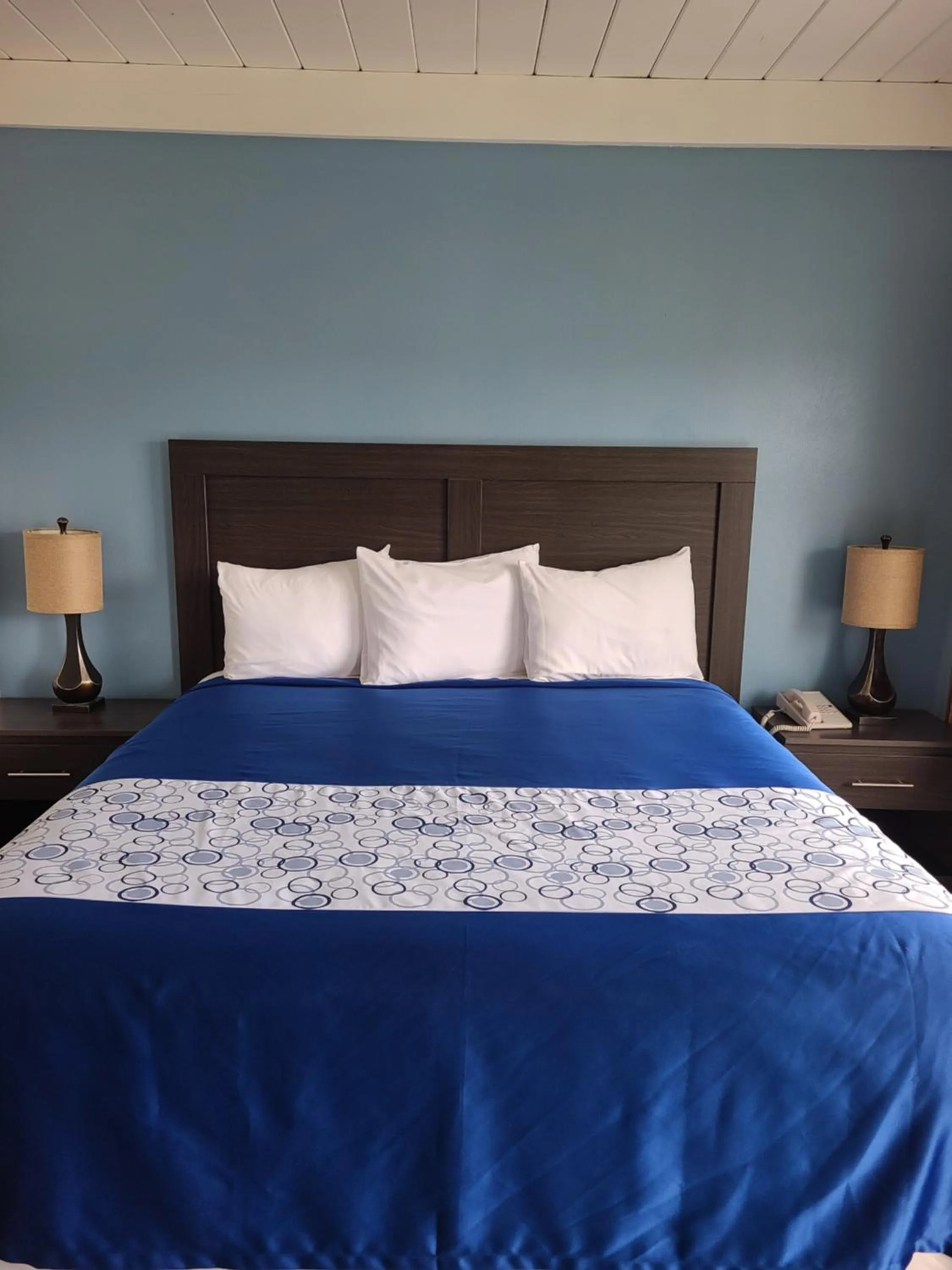 Bed in All Seasons Lodge