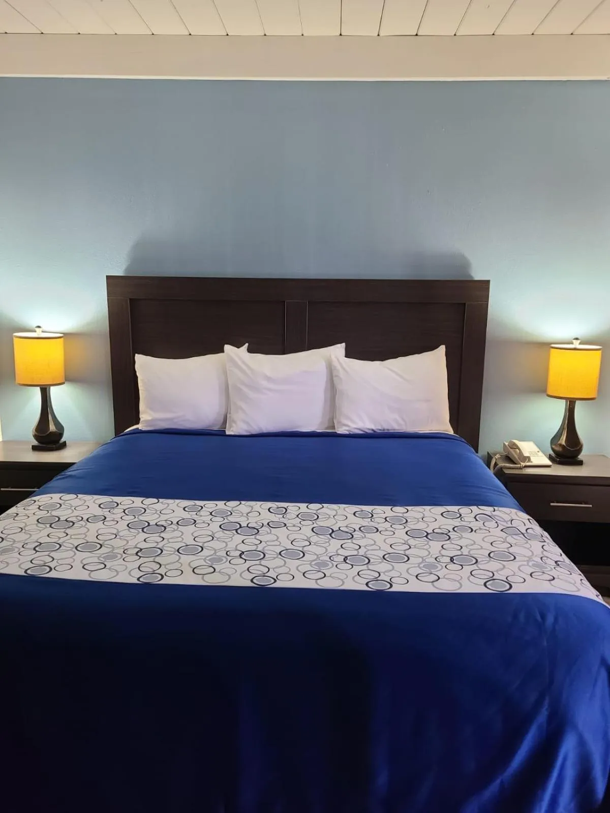 Bed in All Seasons Lodge