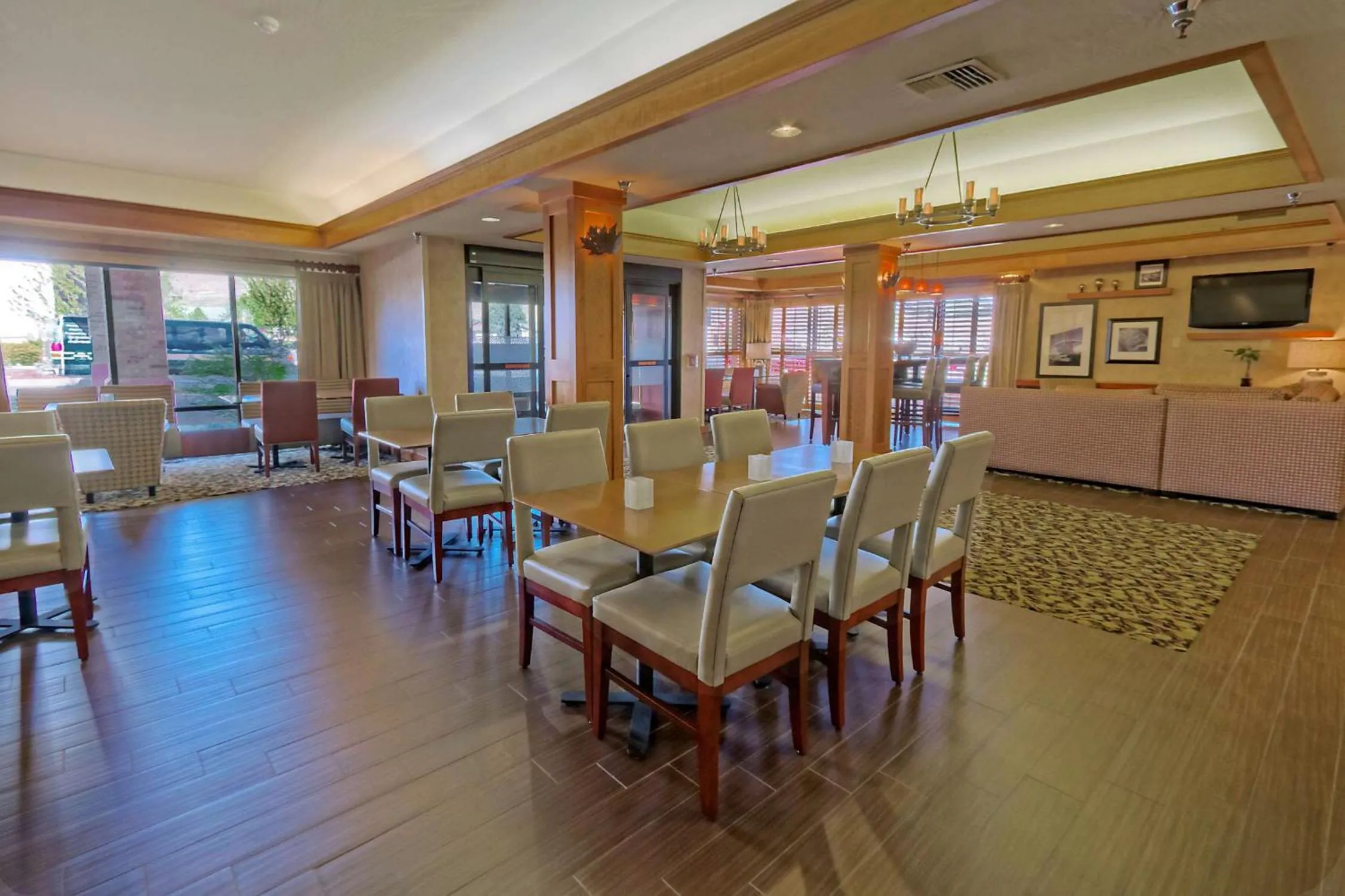 Dining area in Comfort Inn Missoula Airport