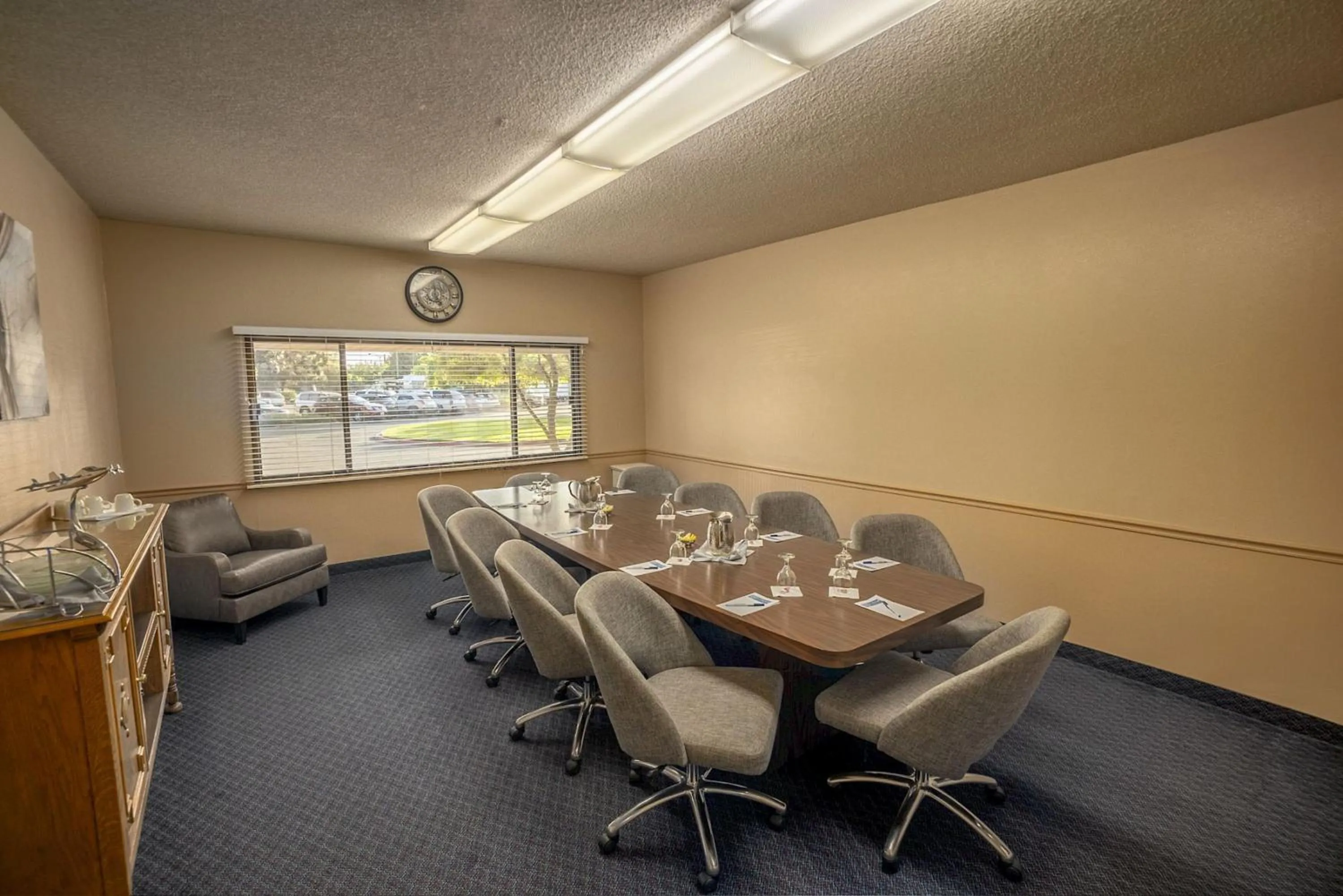 Meeting/conference room in Piccadilly Inn Airport