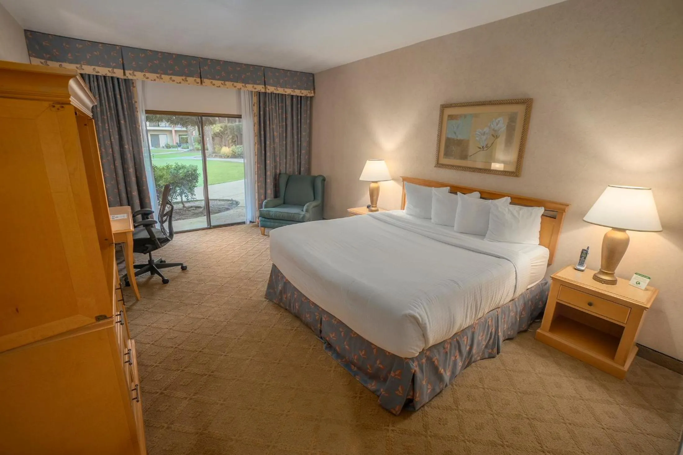 Bedroom, Bed in Piccadilly Inn Airport