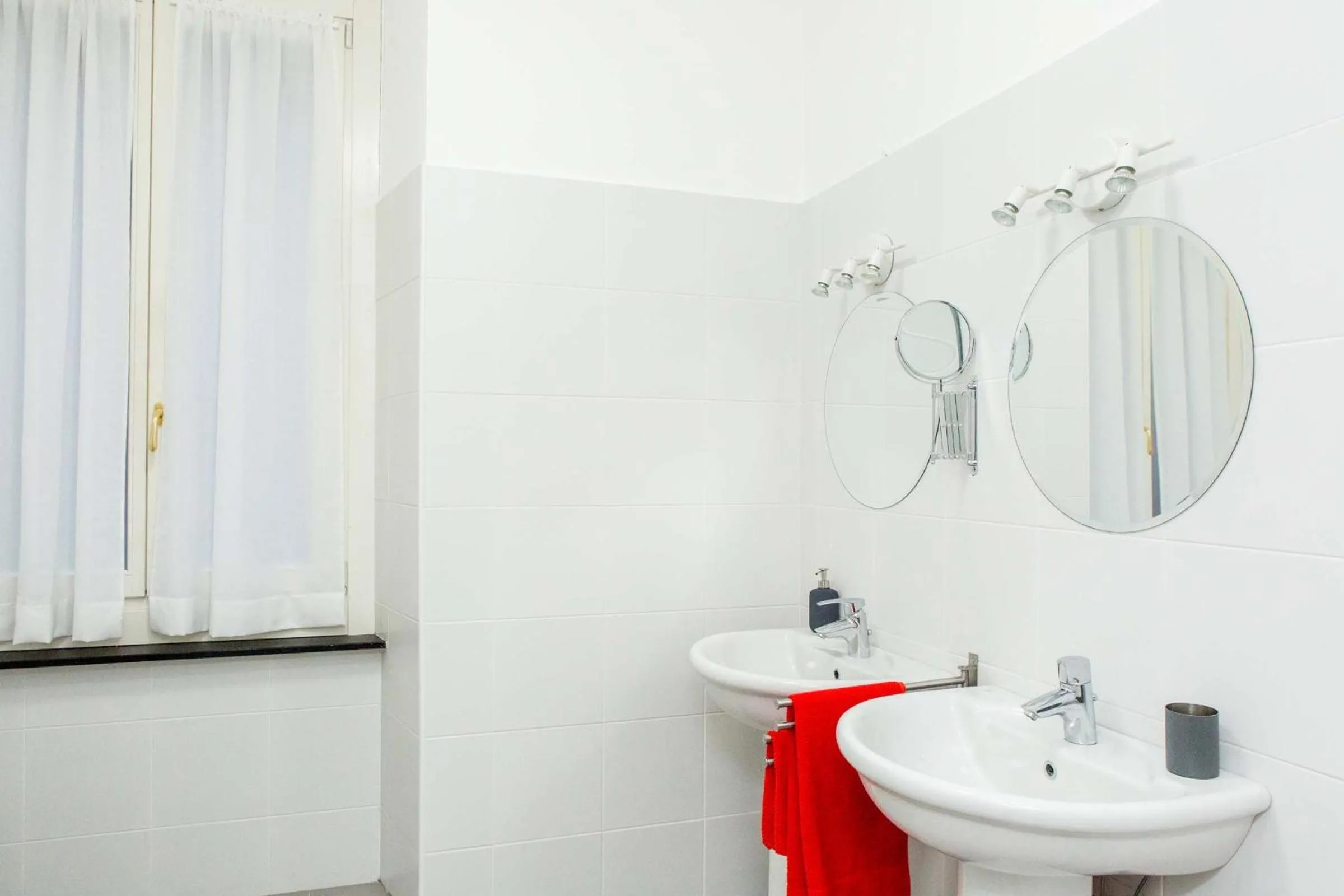 Bathroom in Leone X Genova Affittacamere