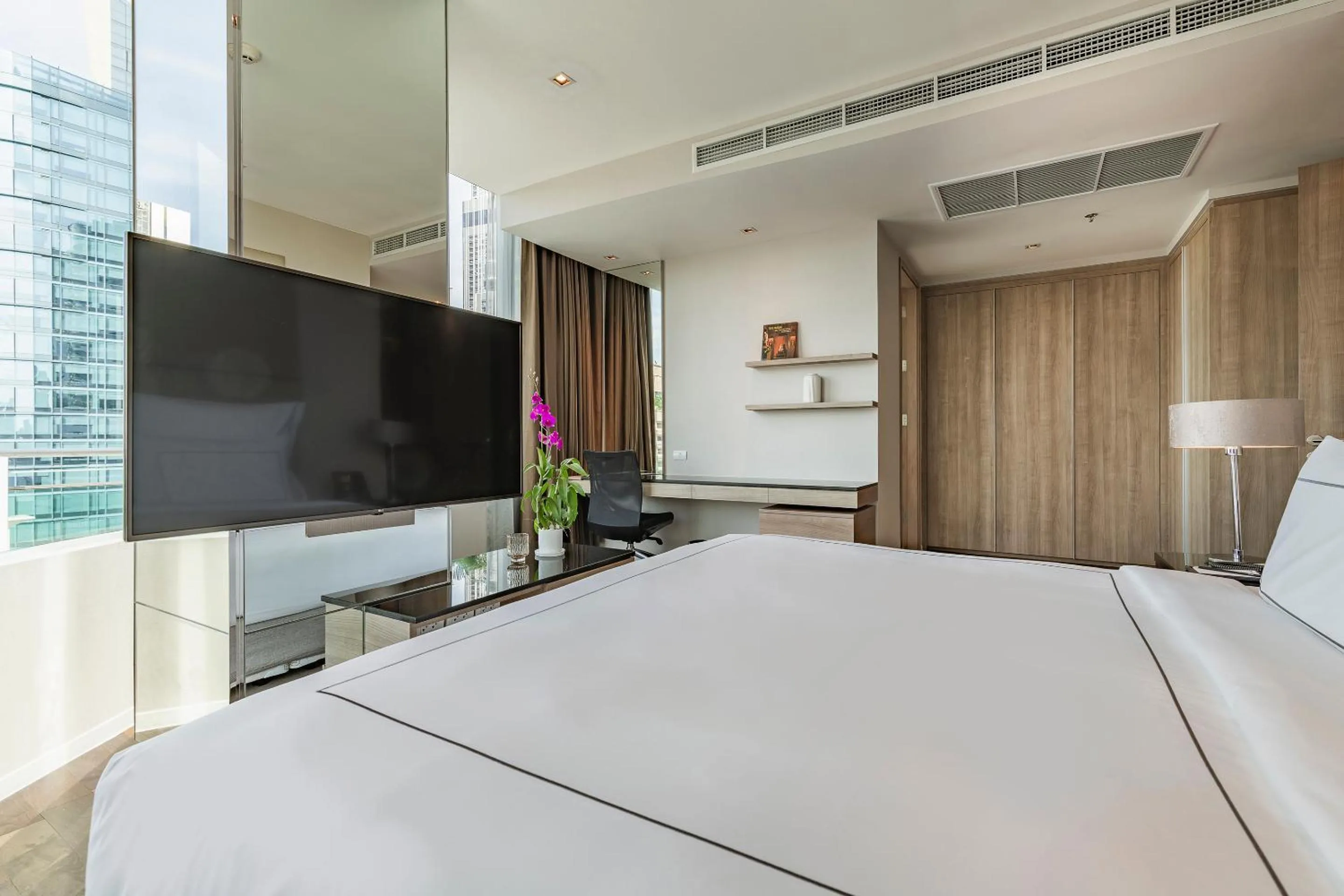 Bed in MUU Bangkok, Small Luxury Hotels of the World