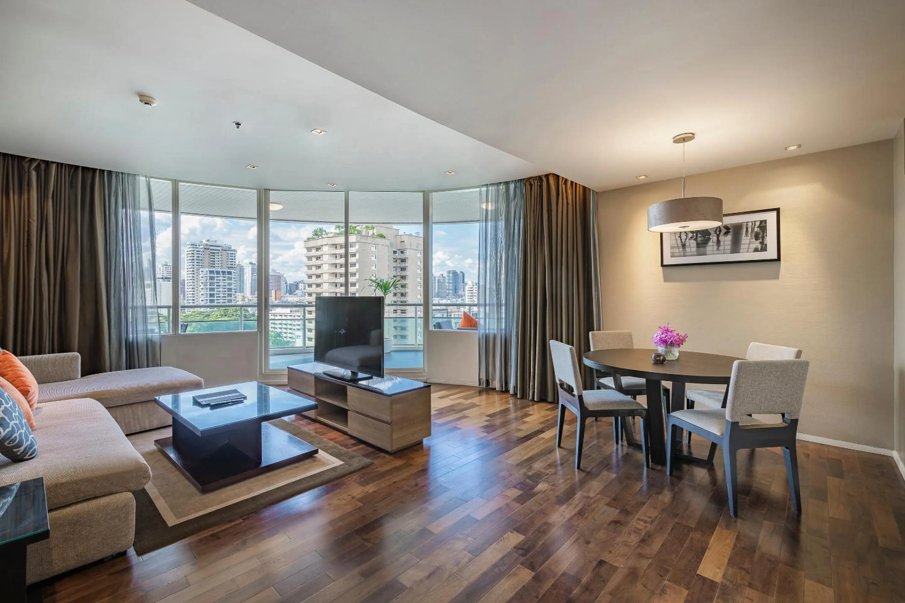 TV and multimedia in MUU Bangkok, Small Luxury Hotels of the World