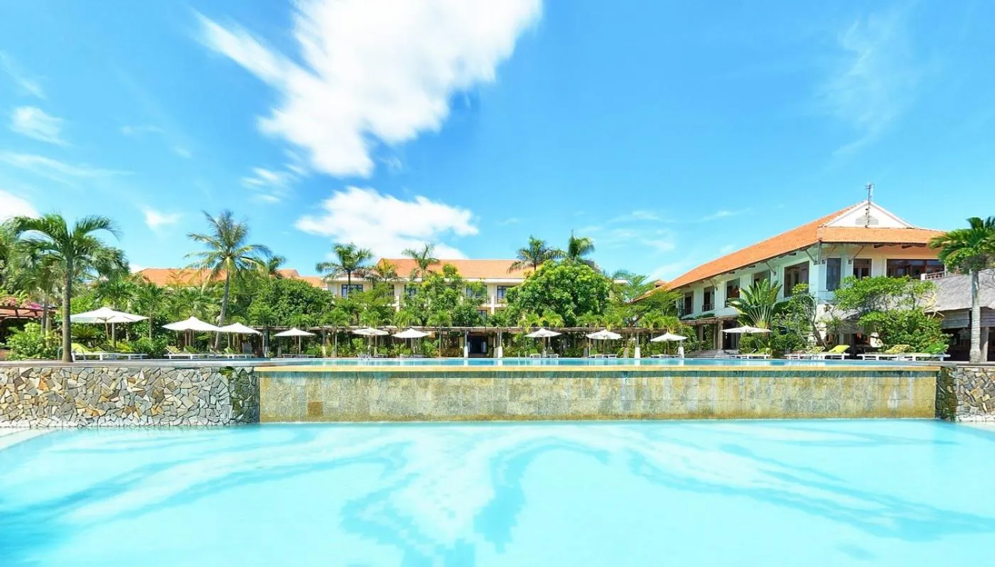 Swimming pool in Sun Spa Resort & Villa