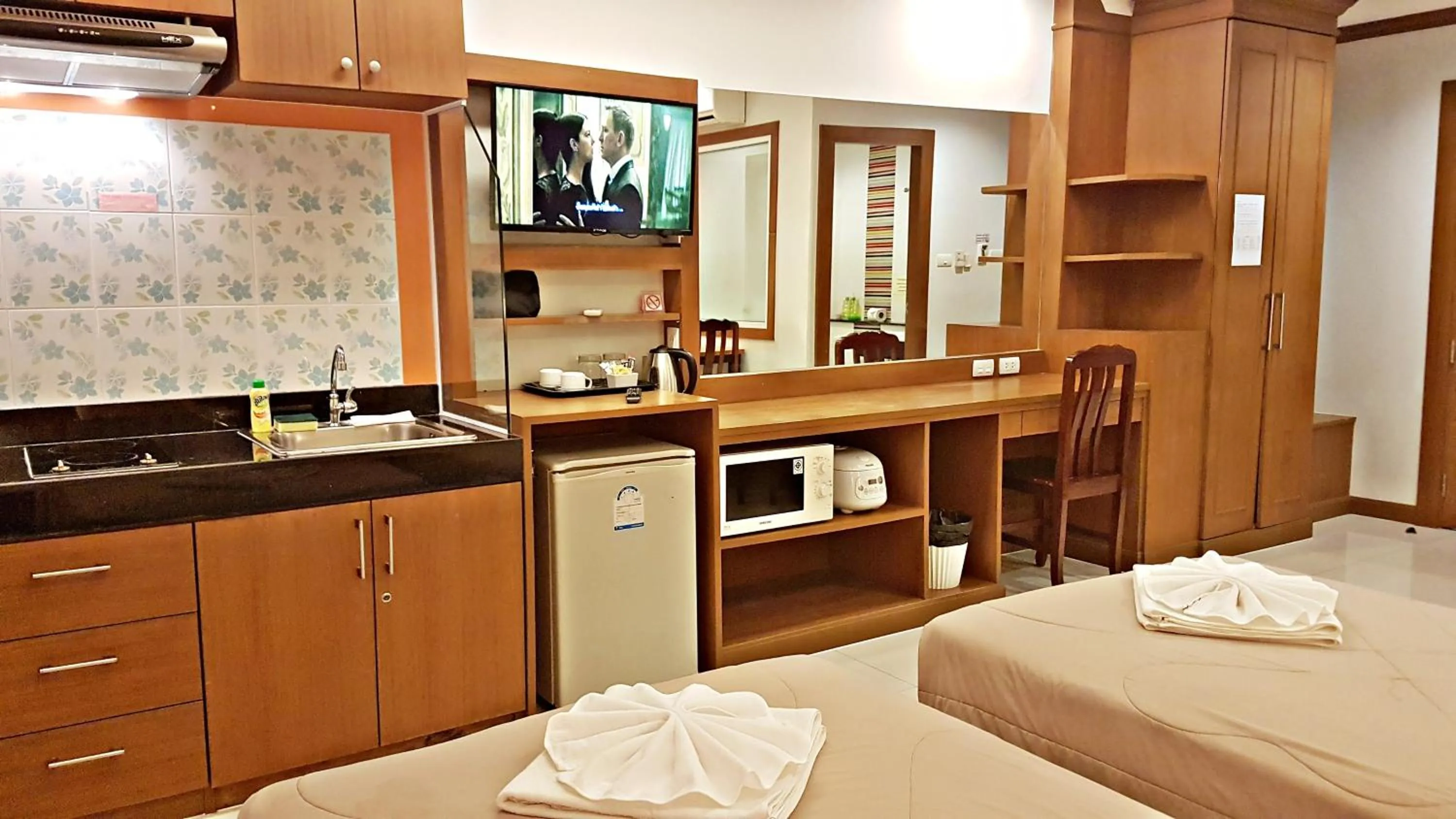 TV and multimedia, Bed in Green Harbor Hotel & Service Apartment