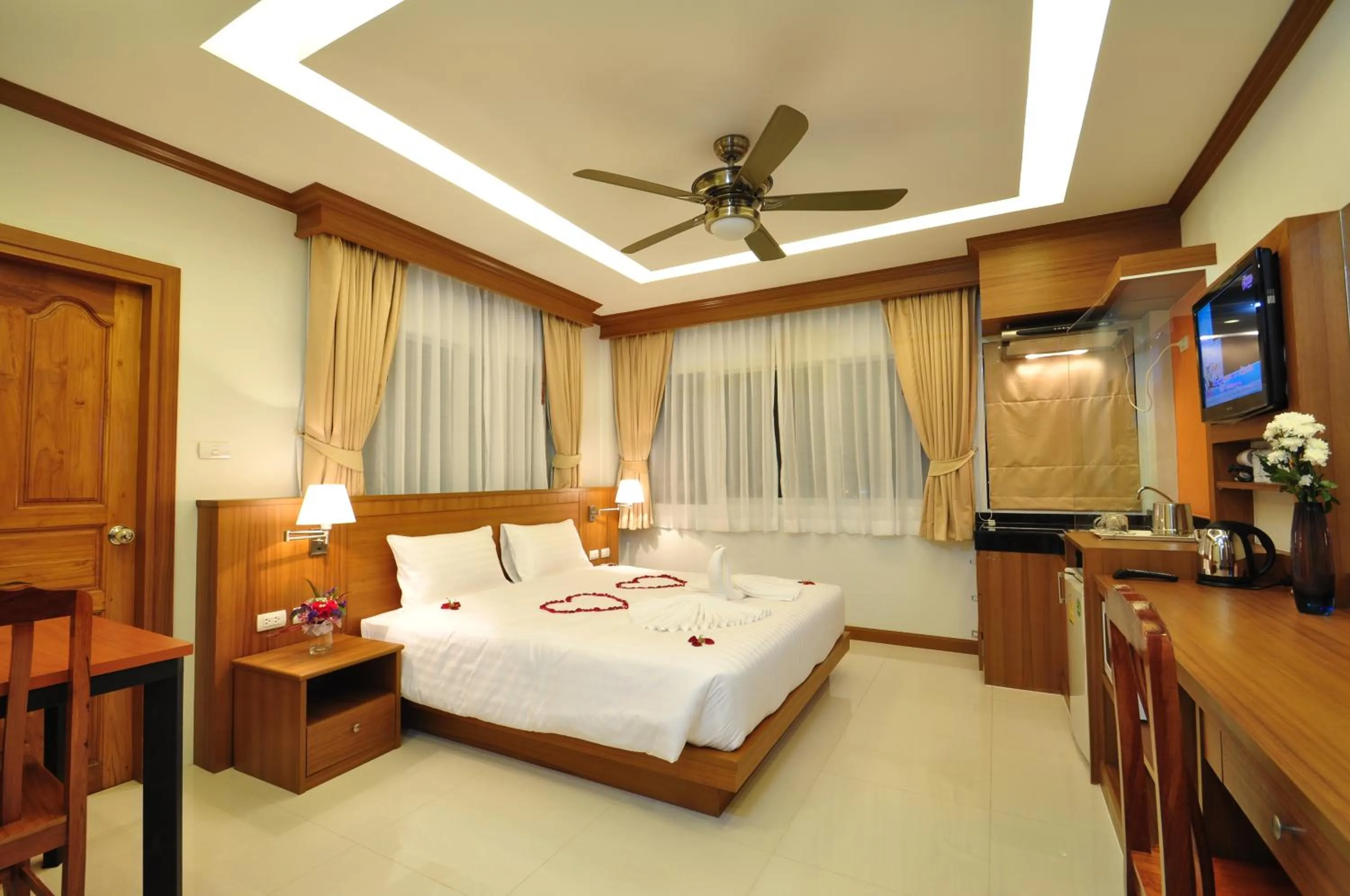 View (from property/room), Bed in Green Harbor Hotel & Service Apartment