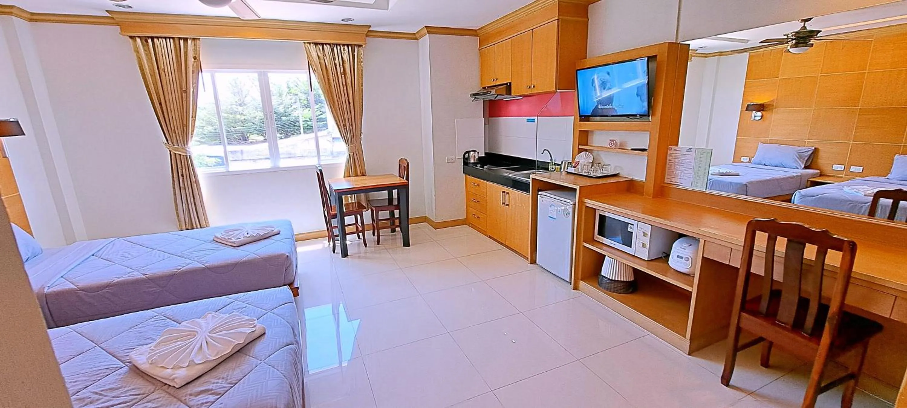 Kitchen or kitchenette, Bed in Green Harbor Hotel & Service Apartment