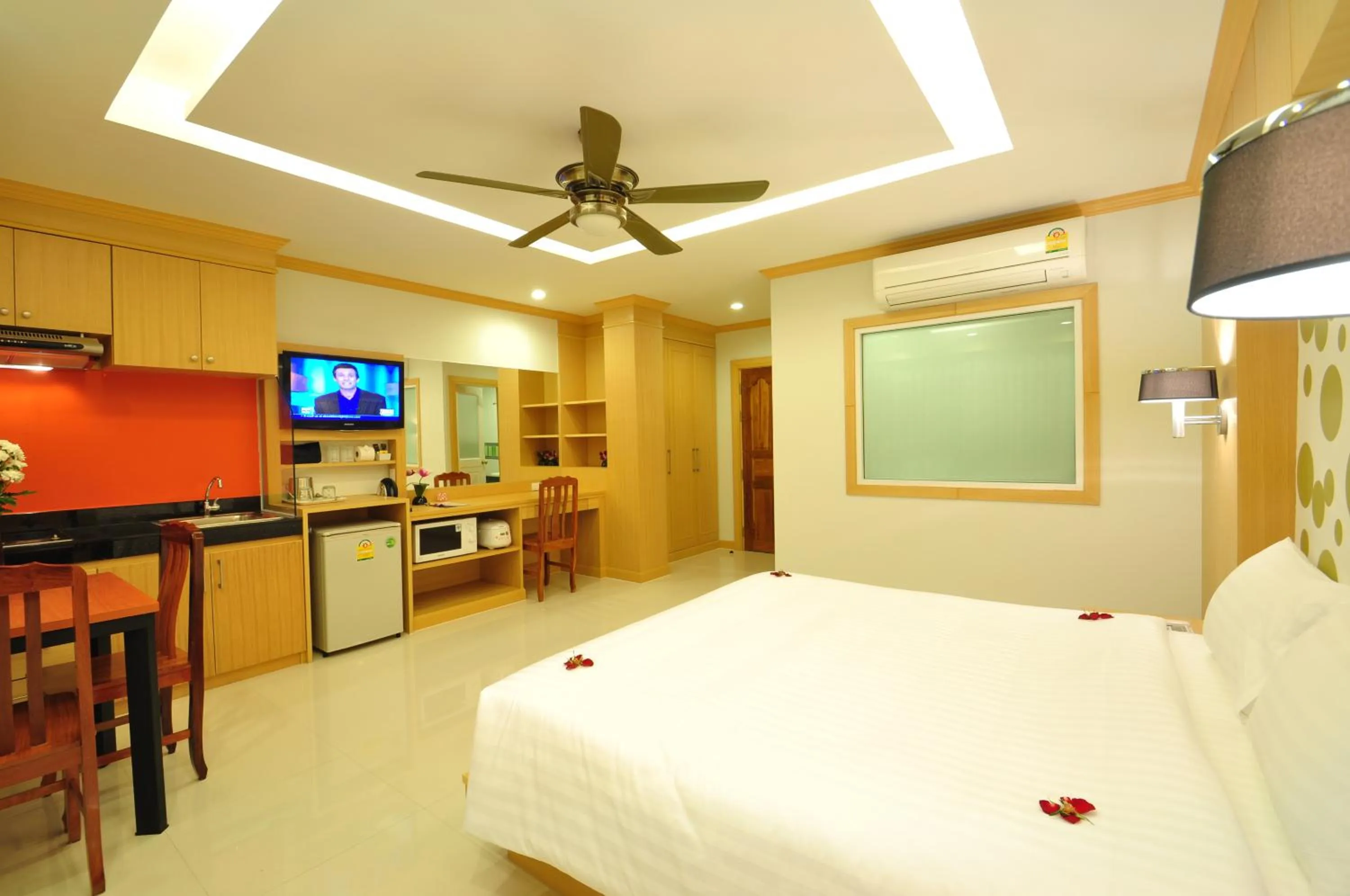 Bedroom, Bed in Green Harbor Hotel & Service Apartment