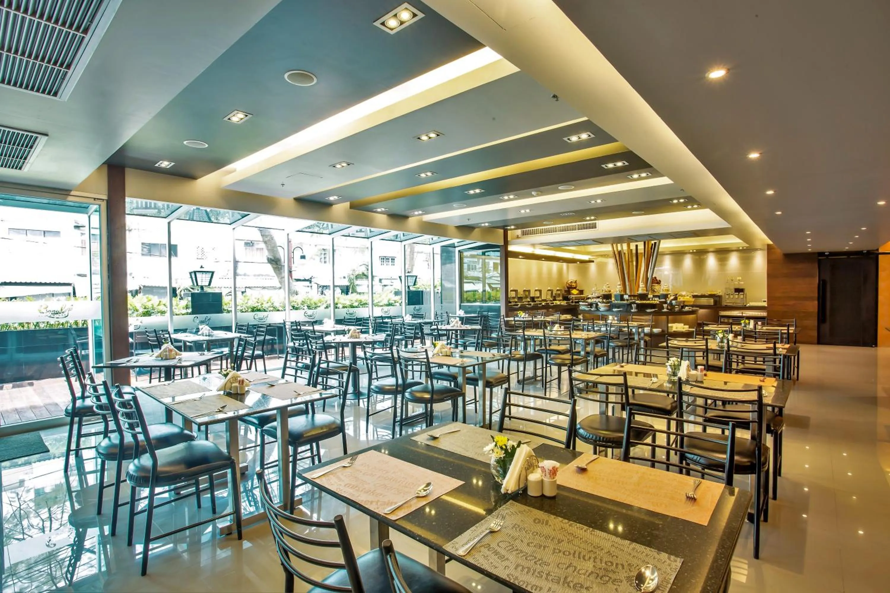 Restaurant/places to eat in Nouvo City Hotel