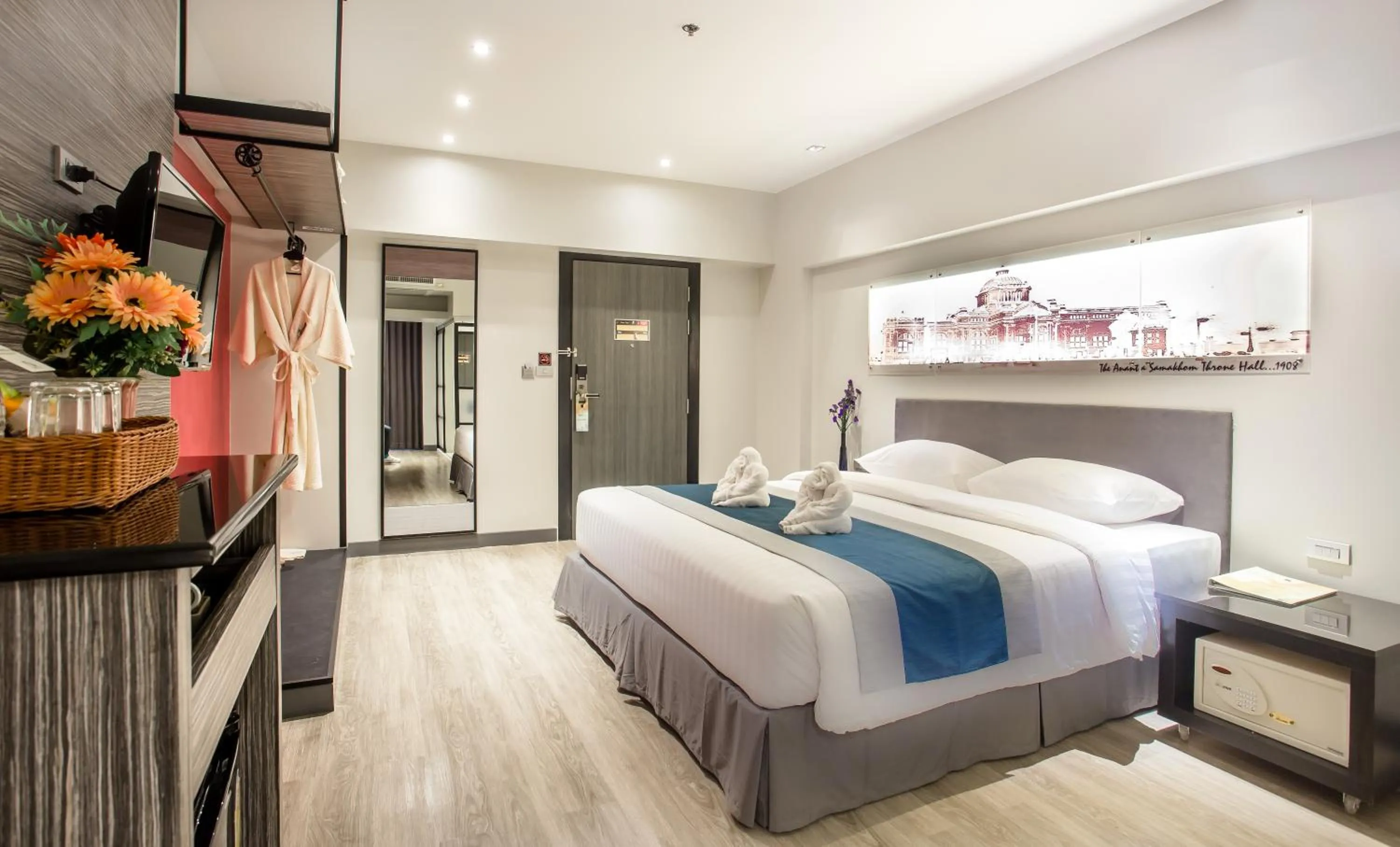 Photo of the whole room, Bed in Nouvo City Hotel